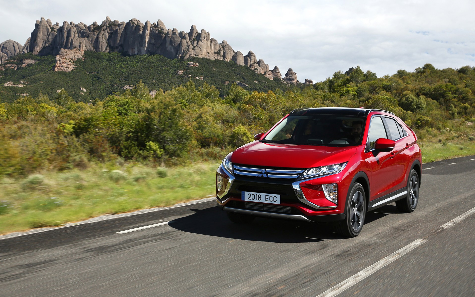 ΟΔΗΓΟΥΜΕ το νέο Mitsubishi Eclipse Cross