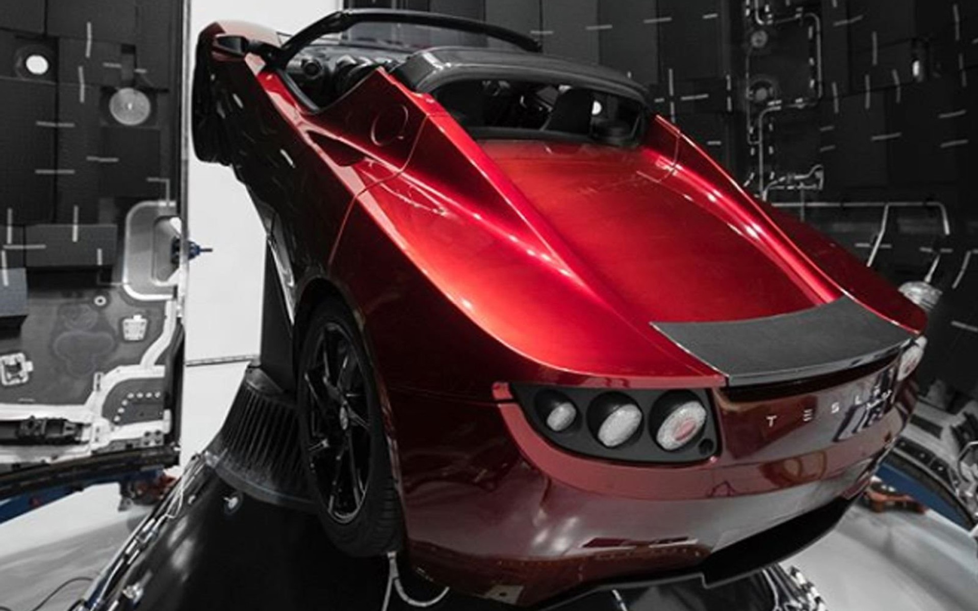 Δισεκατομμυριούχος στέλνει το Tesla Roadster στο… διάστημα