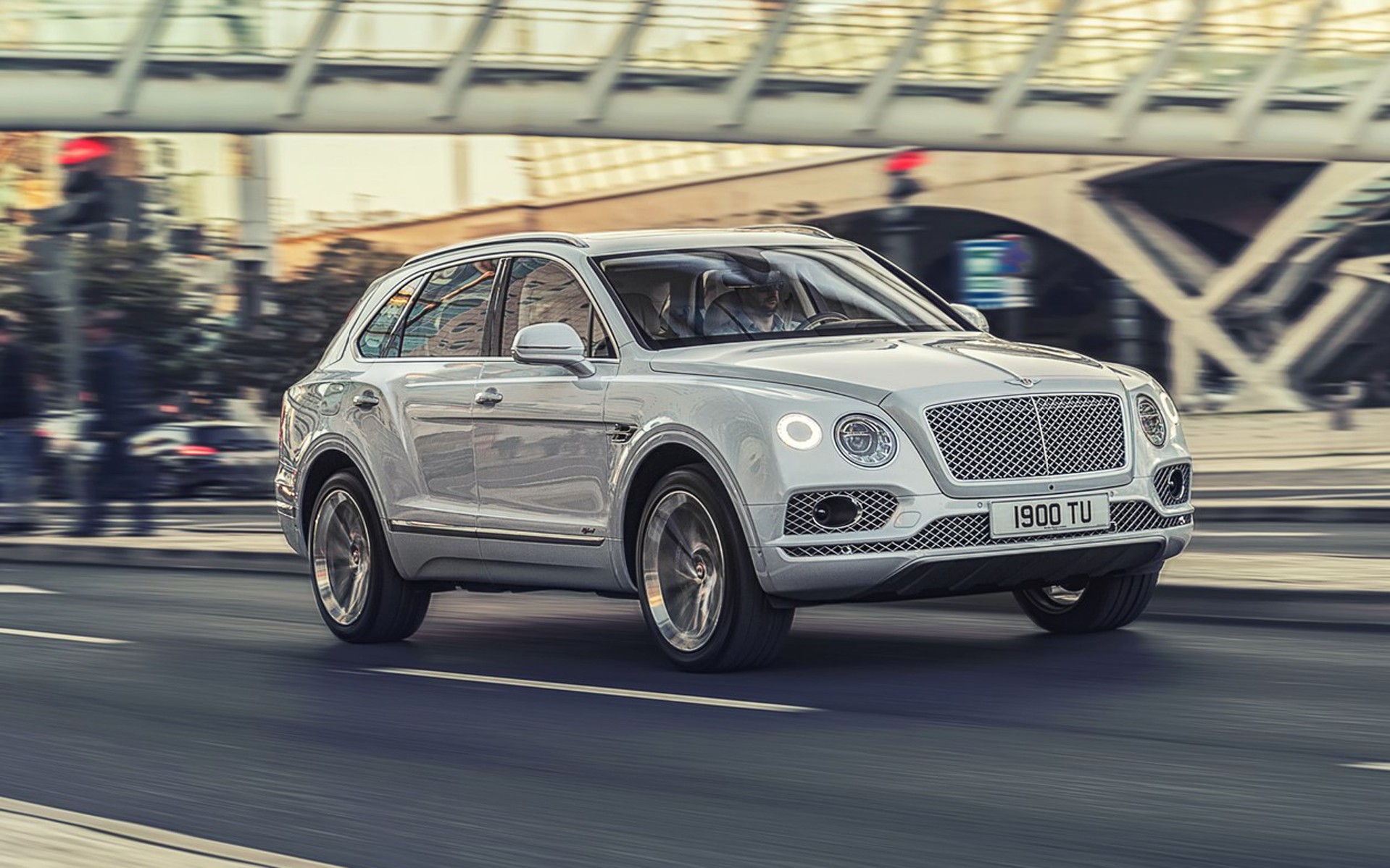 Η νέα υβριδική Bentley Bentayga
