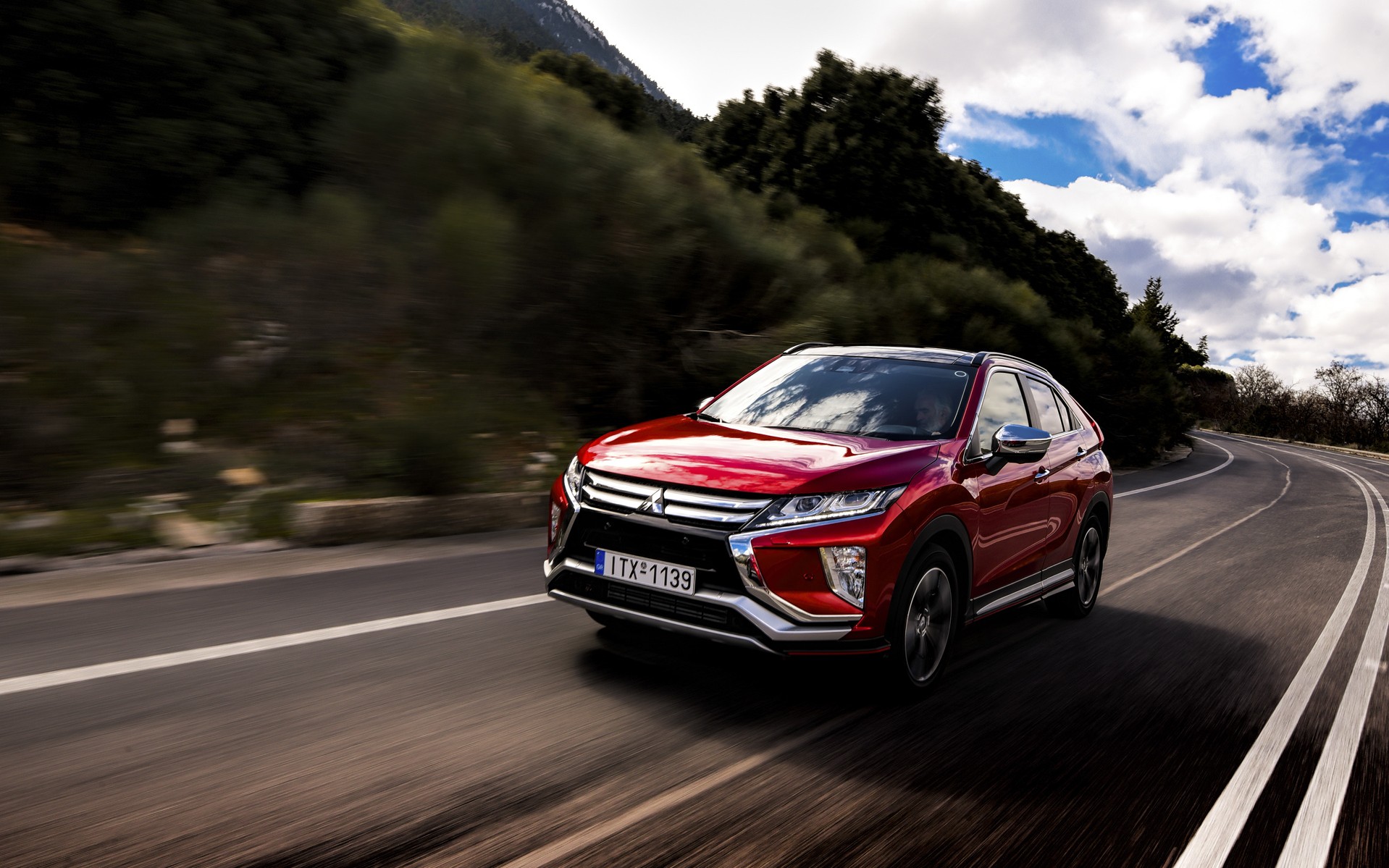 ΟΔΗΓΟΥΜΕ το Mitsubishi Eclipse Cross 1.5 MIVEC TURBO 2WD