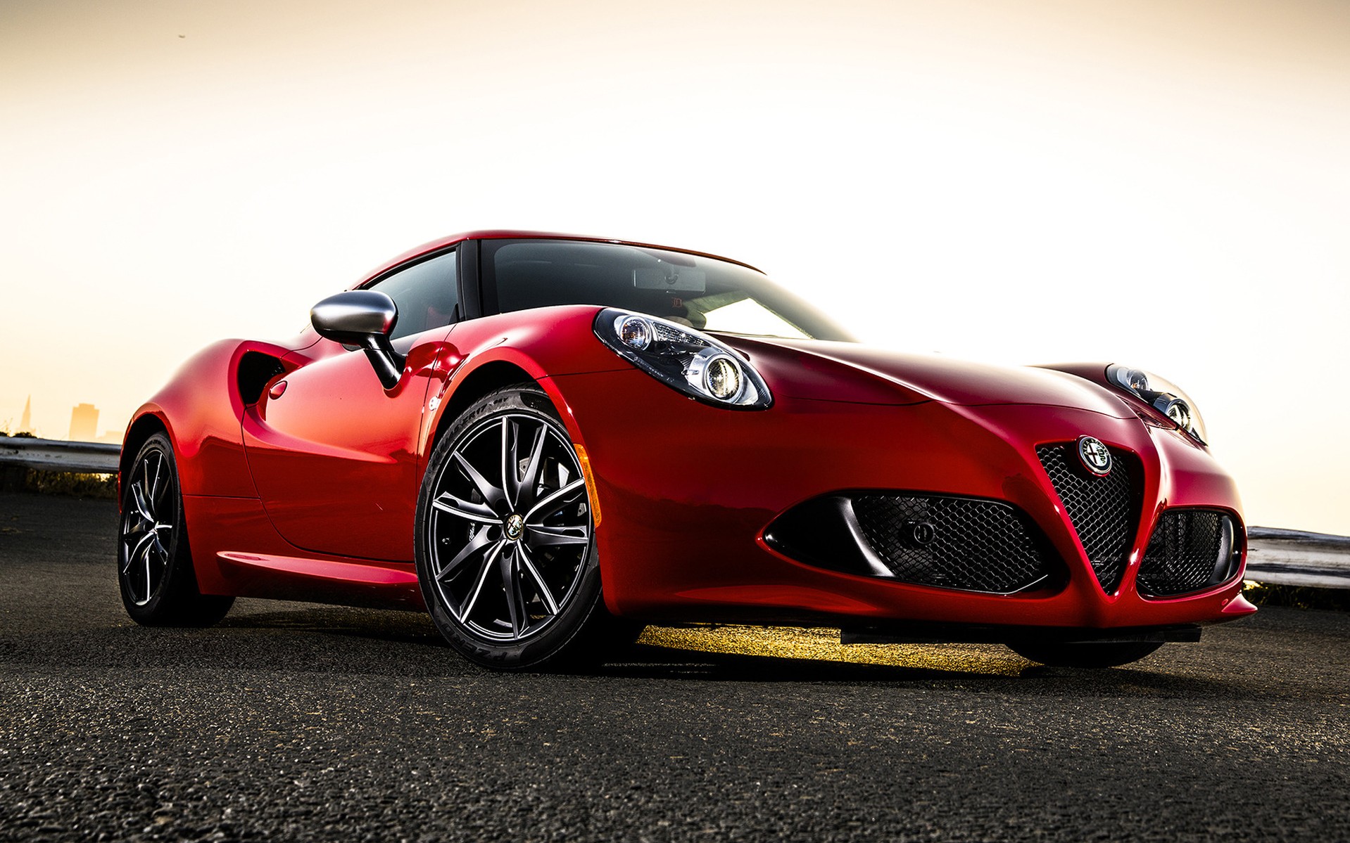 H Alfa Romeo 4C Coupe σταματάει, η Spider συνεχίζει