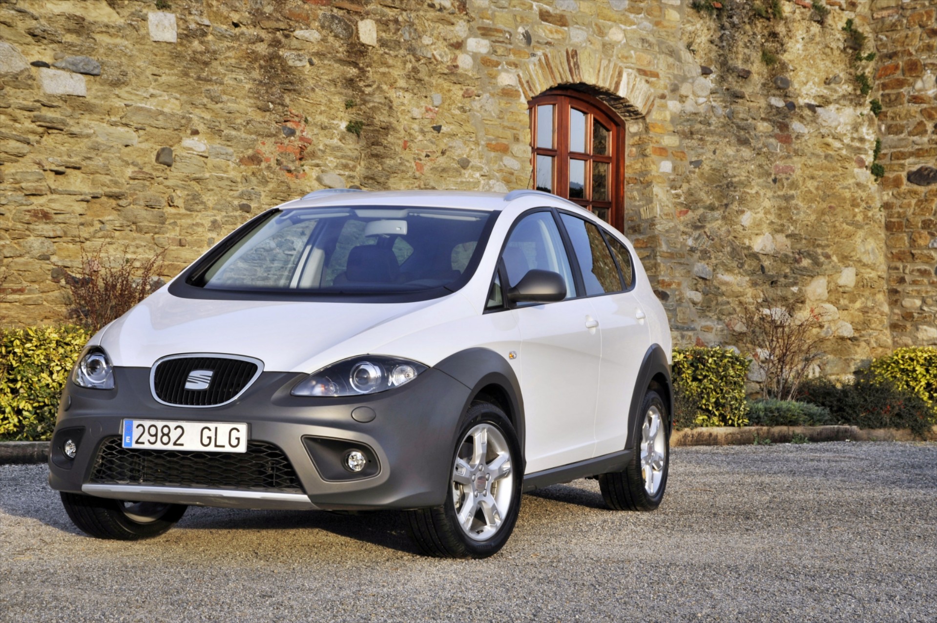 <br />
<b>Notice</b>: Undefined property: stdClass::$title in <b>/home/www3gocar/public_html/templates/t2024/ice_c/9a1326b63621589c2d0ae49576f7df8a09573c42_0.file.box.featured.tpl.php</b> on line <b>89</b><br />