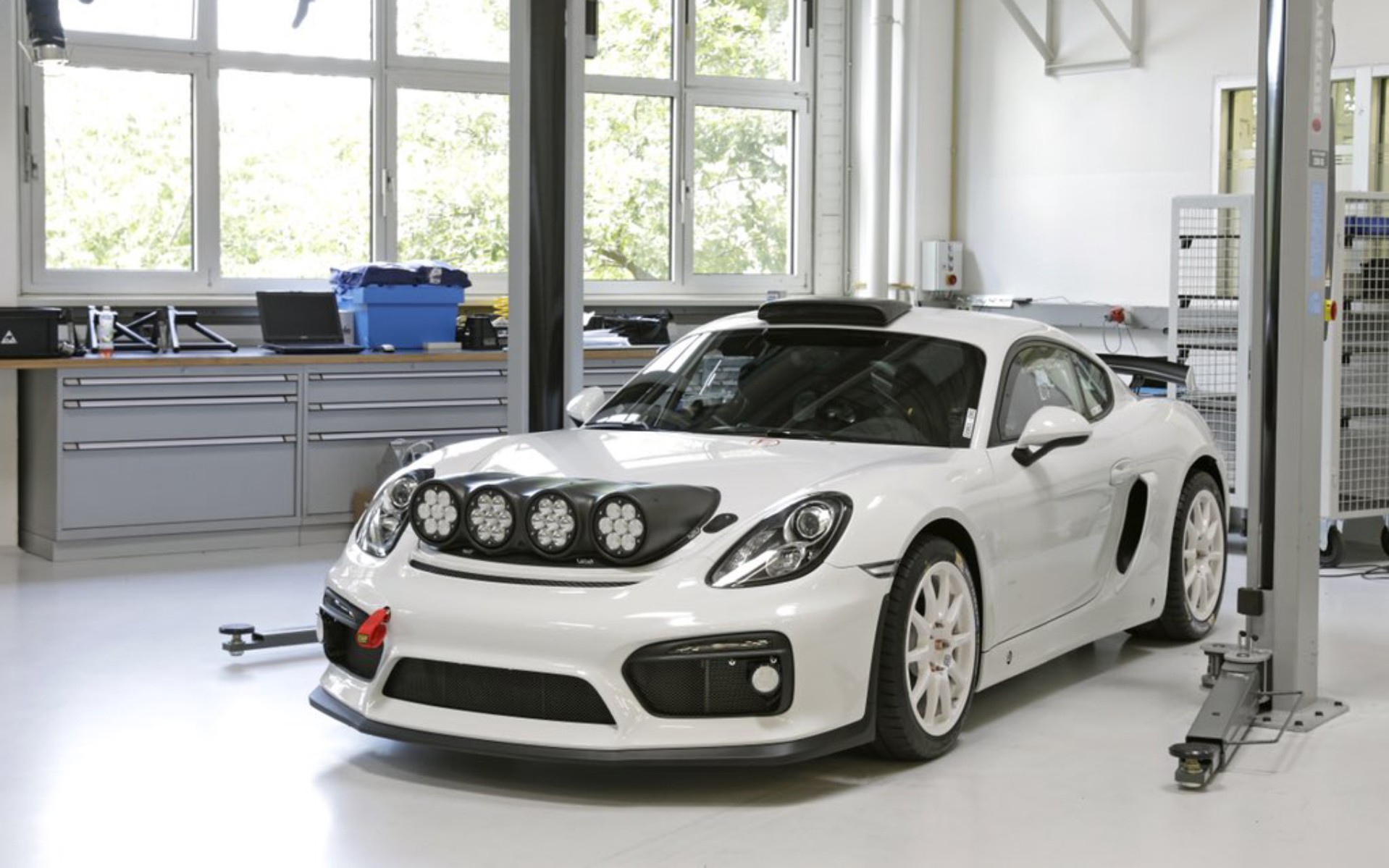 Η νέα Porsche Cayman GT4 Clubsport Rallye concept