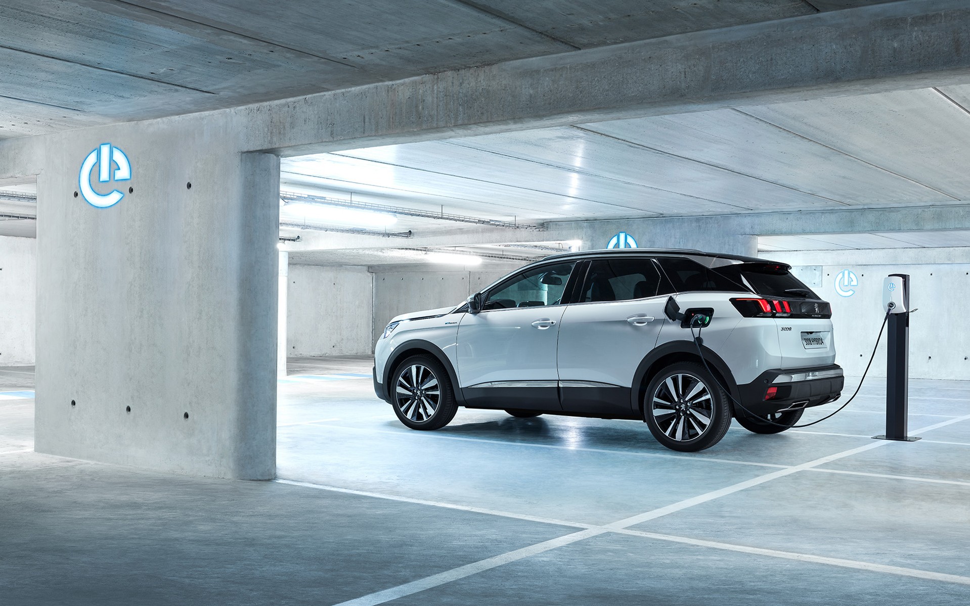 Υβριδικά τα Peugeot 3008 και 508