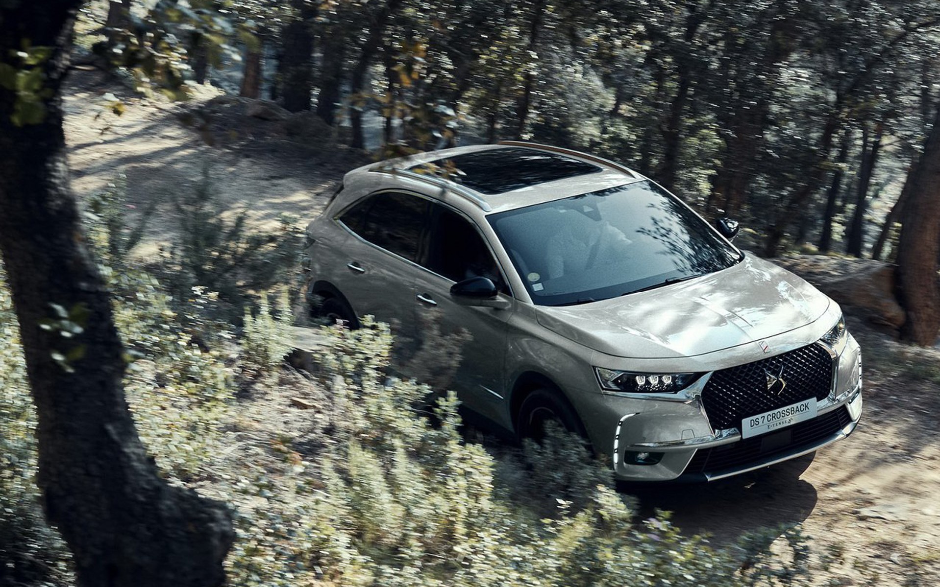 Νέο DS 7 Crossback E-Tense με 300 ίππους