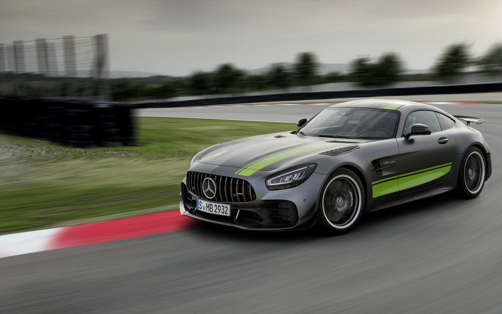 Mercedes-AMG GT R Pro για «ψαγμένους»