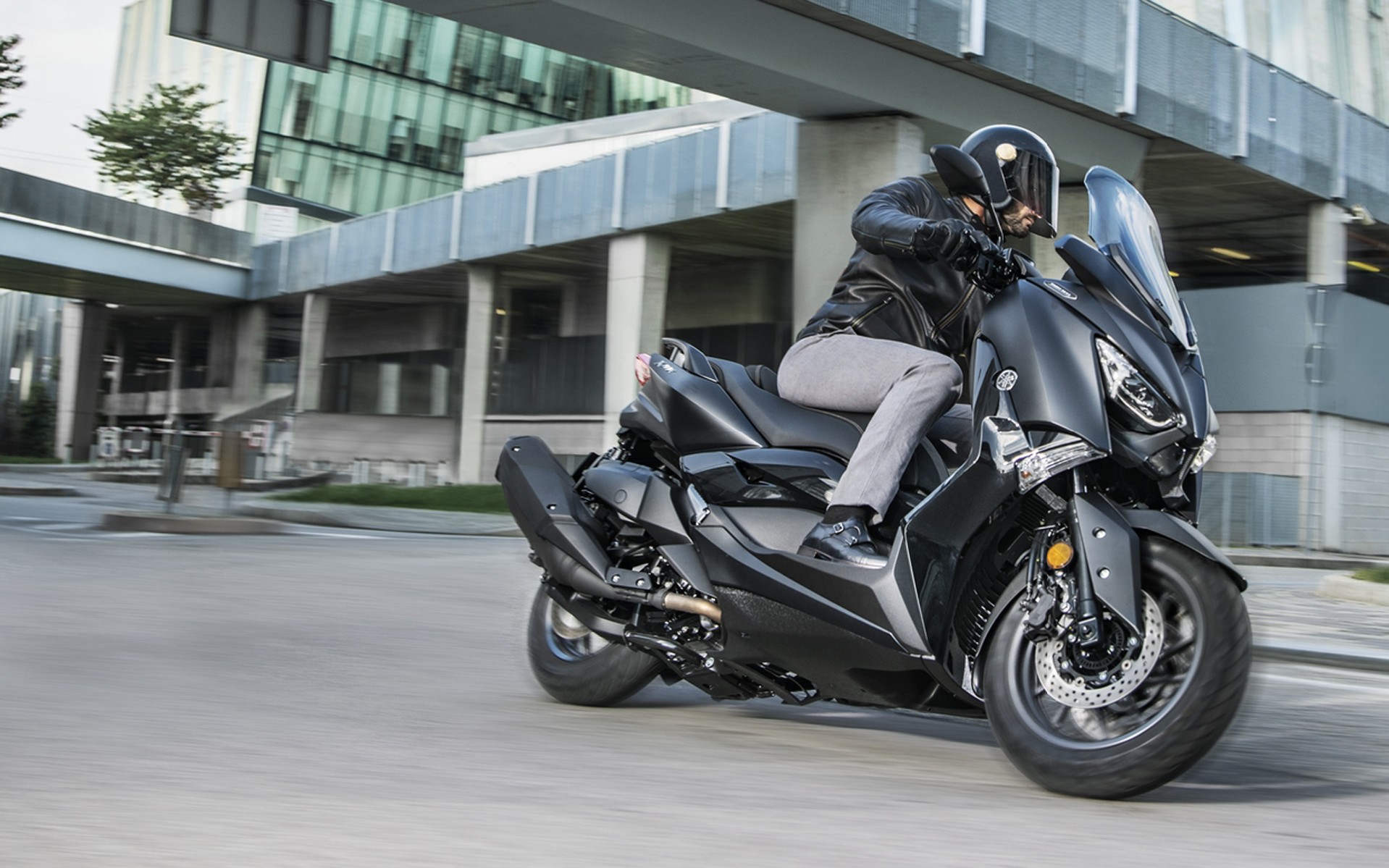 Τιμές για τα Yamaha XMAX Iron Max 300 και 400 cc