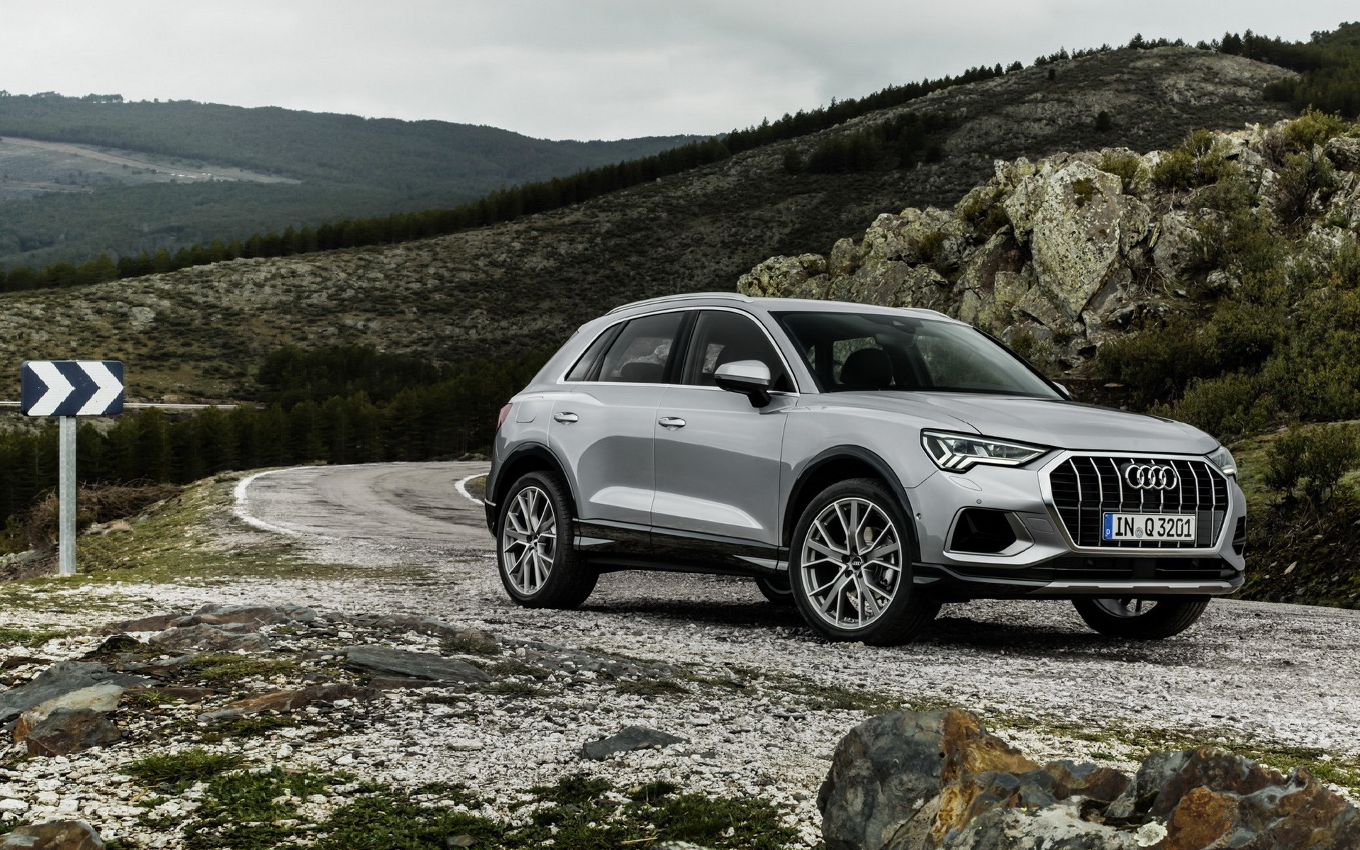 ΟΔΗΓΟΥΜΕ το νέο AUDI Q3 στην Ελλάδα