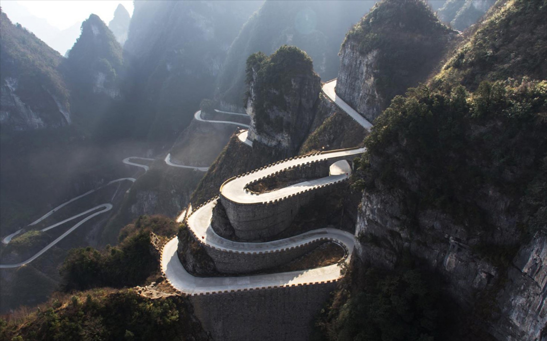 To ηλεκτρικό Volkswagen ID.R πάει για ρεκόρ στον «Δρόμο προς τον Παράδεισο»