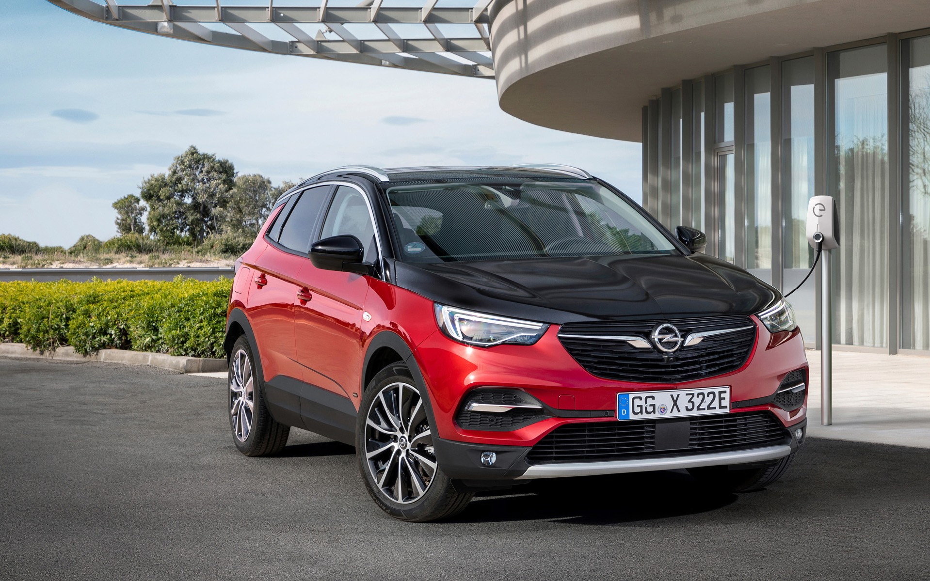 Τετρακίνητο και με 300 ίππους το υβριδικό Opel Grandland X