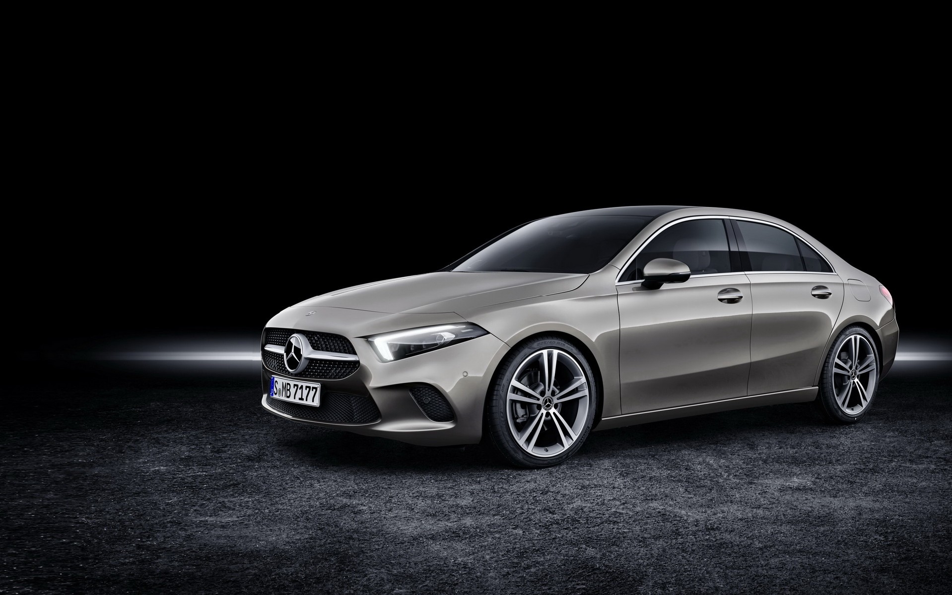 ΝΕΑ Mercedes-Benz A-Class Sedan: 5 τρόποι για να την Απολαύσεις!