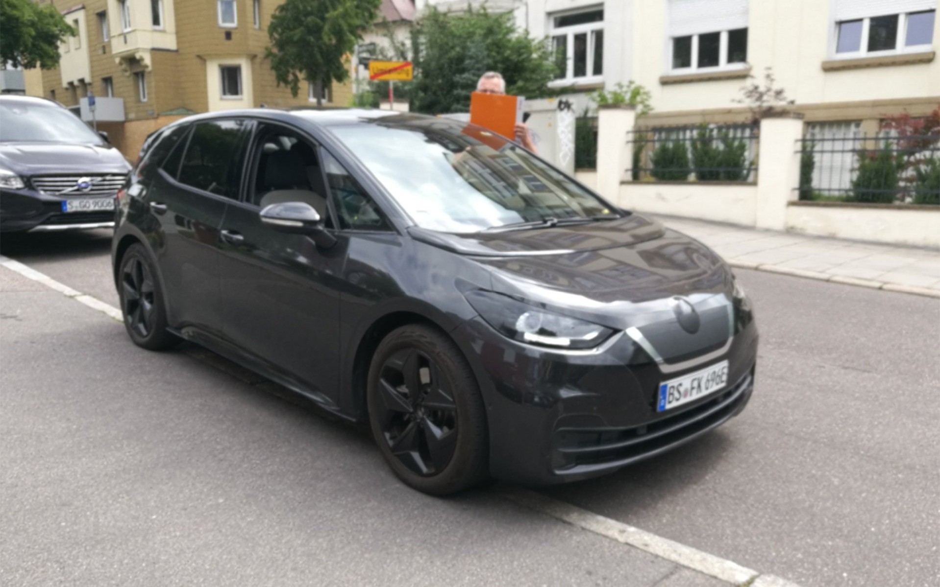 Το ηλεκτρικό Volkswagen ID. 3 εθεάθη στη Στουτγάρδη 