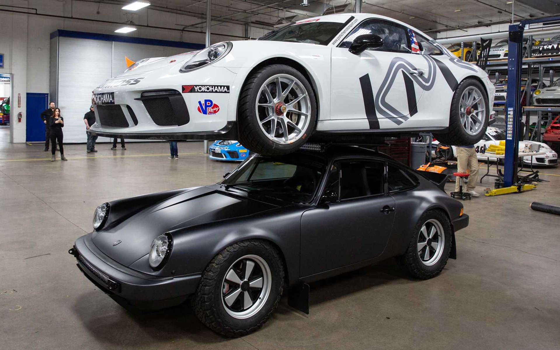 Οροφή κλασικής 911, που αντέχει μια Porsche (vid)