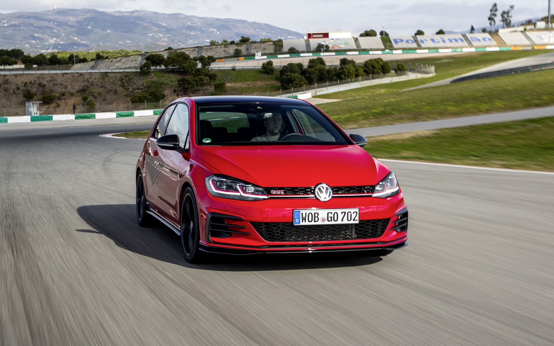 To Volkswagen Golf GTI TCR στην Ελλάδα με 48.700 ευρώ