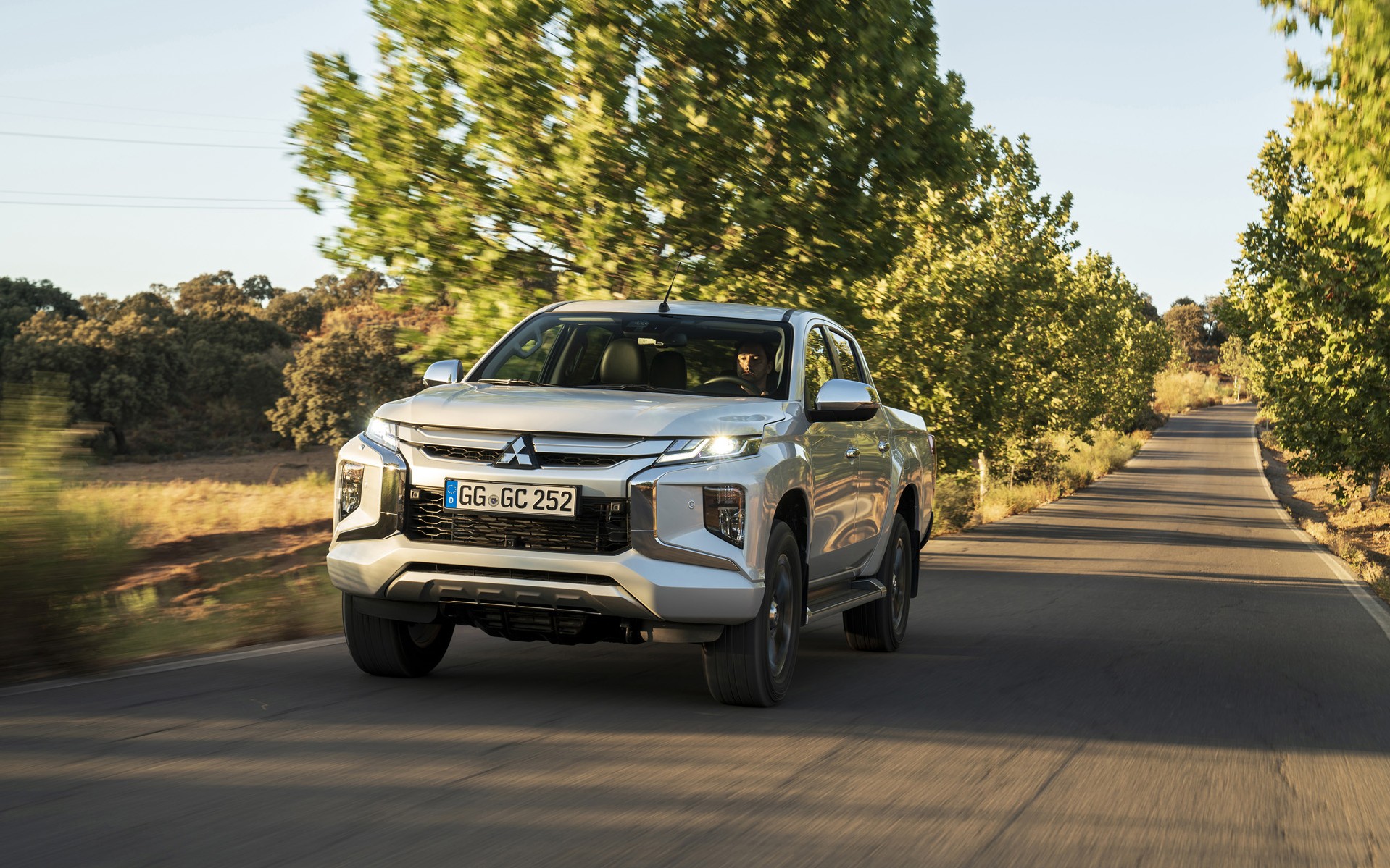 Οδηγούμε στην Ελλάδα το νέο Mitsubishi L200