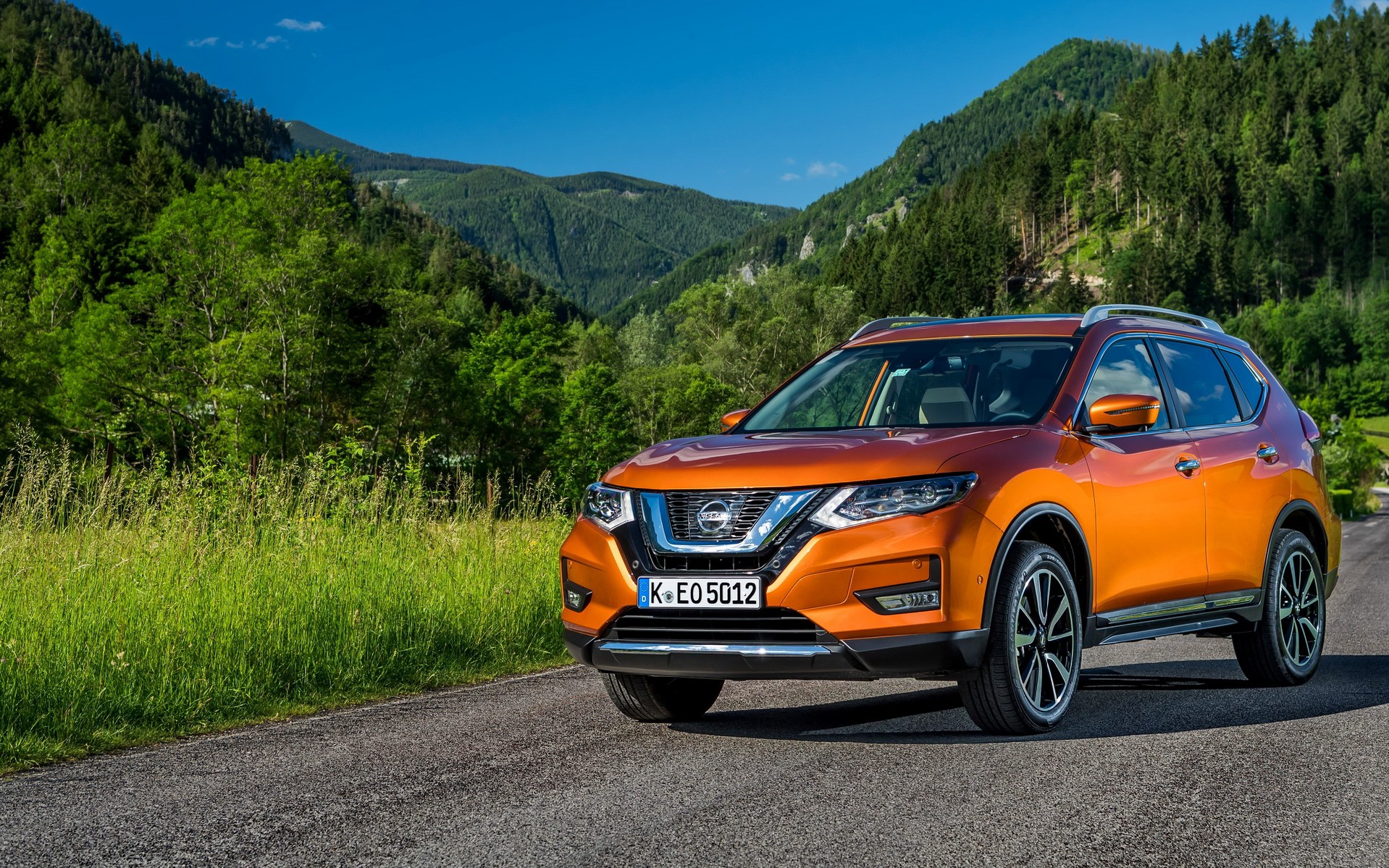 Nissan X-Trail. To Family SUV