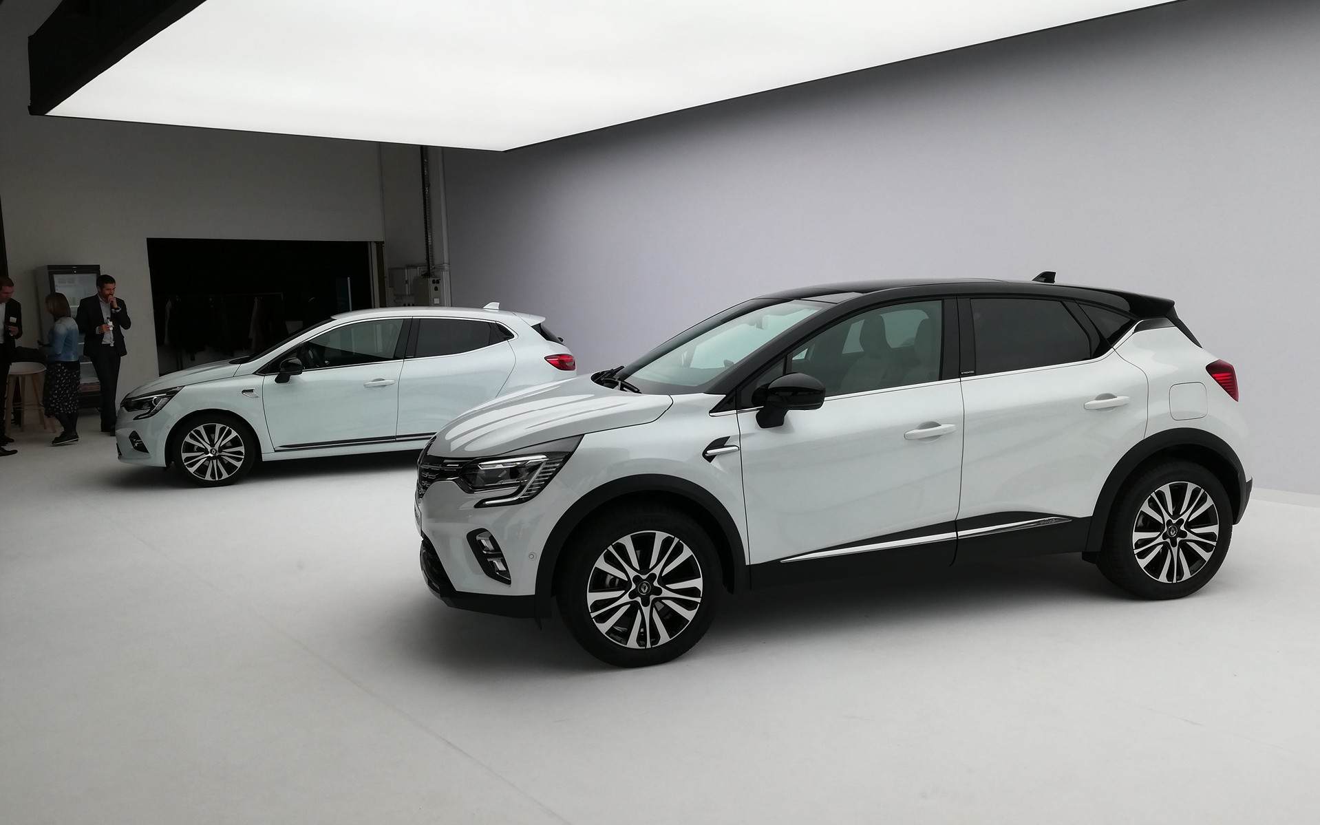 Αποστολή στο Παρίσι: Τα υβριδικά Clio και Captur