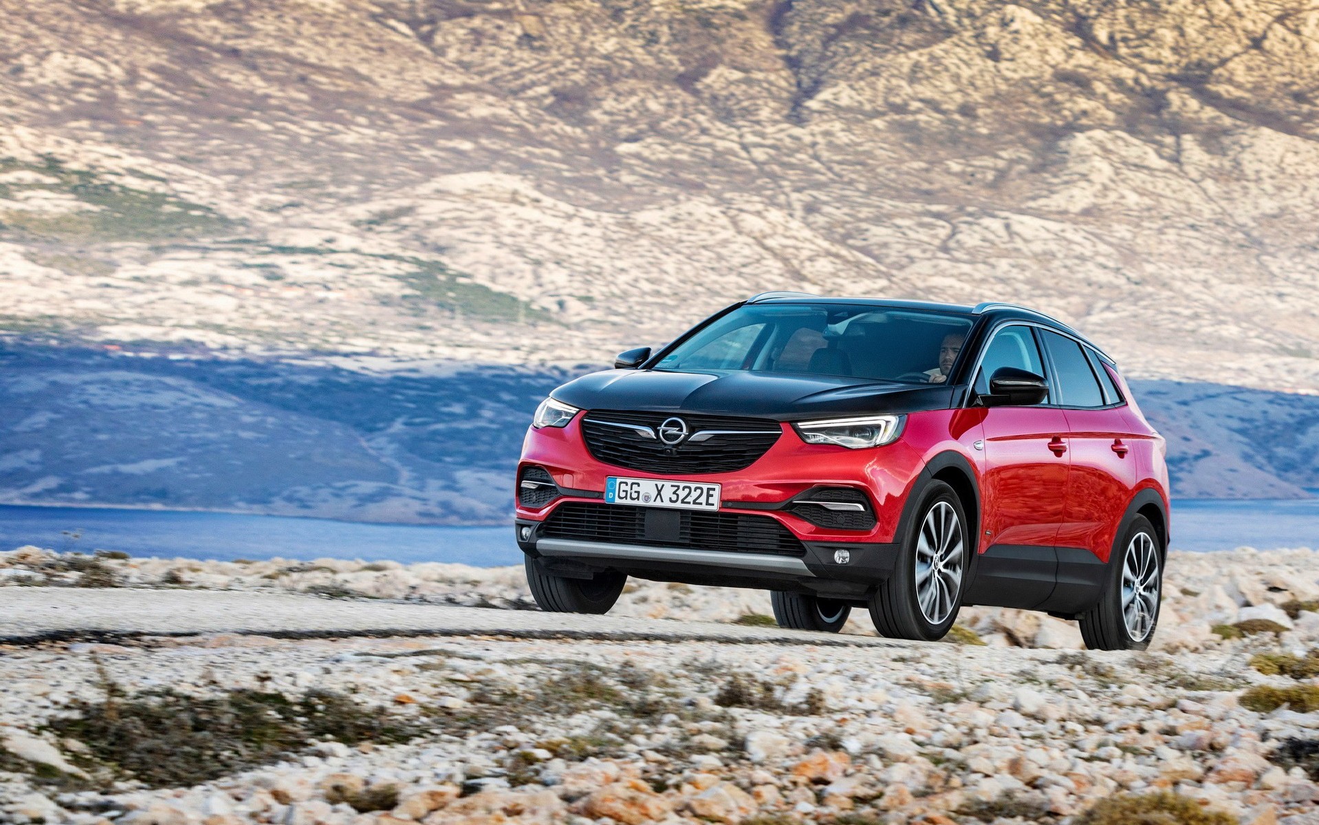 Opel Grandland X HYBRID: Επιβλητικό και Υβριδικό