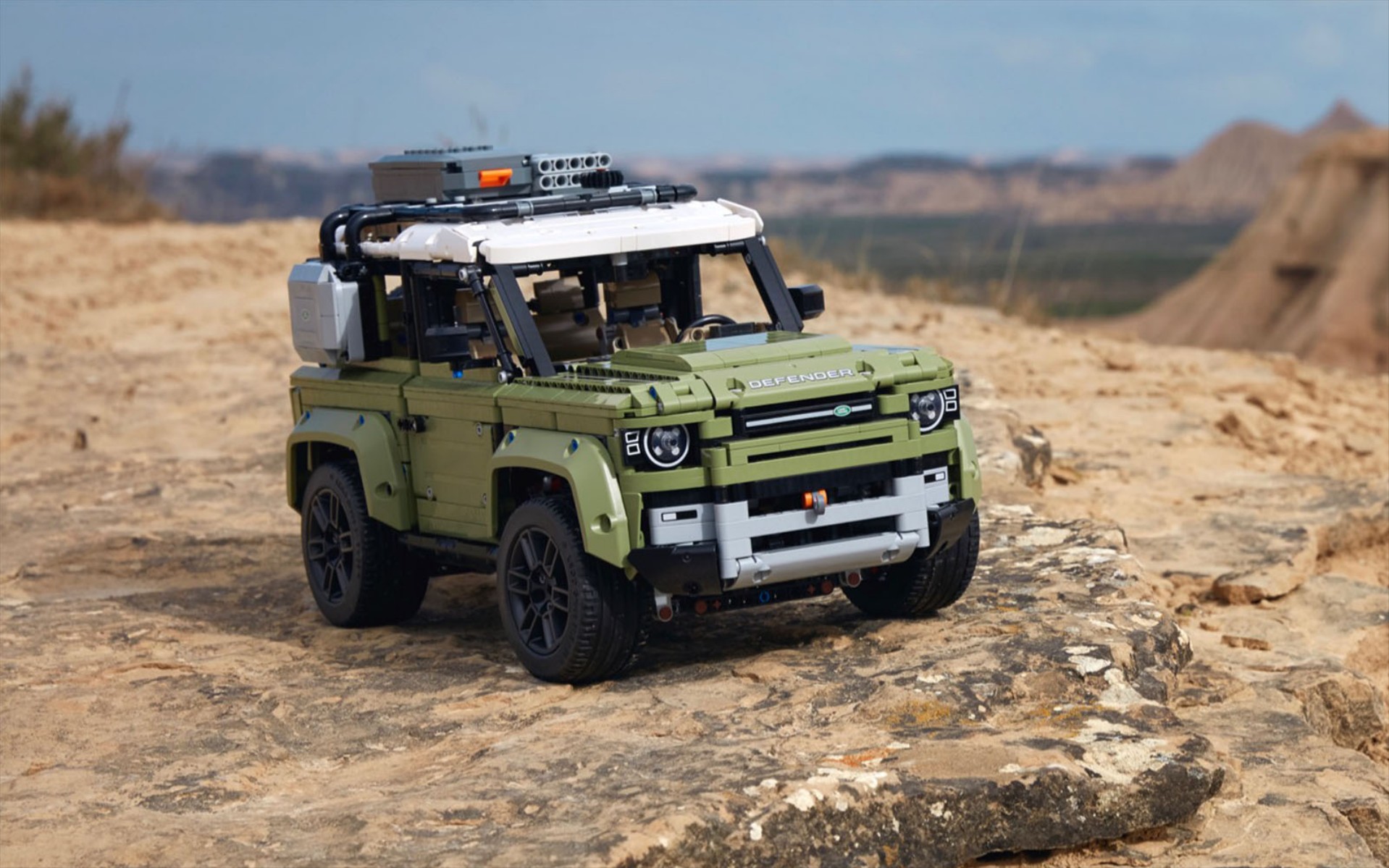 #μένουμε_σπίτι: Ζωγράφισε και κέρδισε ένα Land Rover Defender LEGO