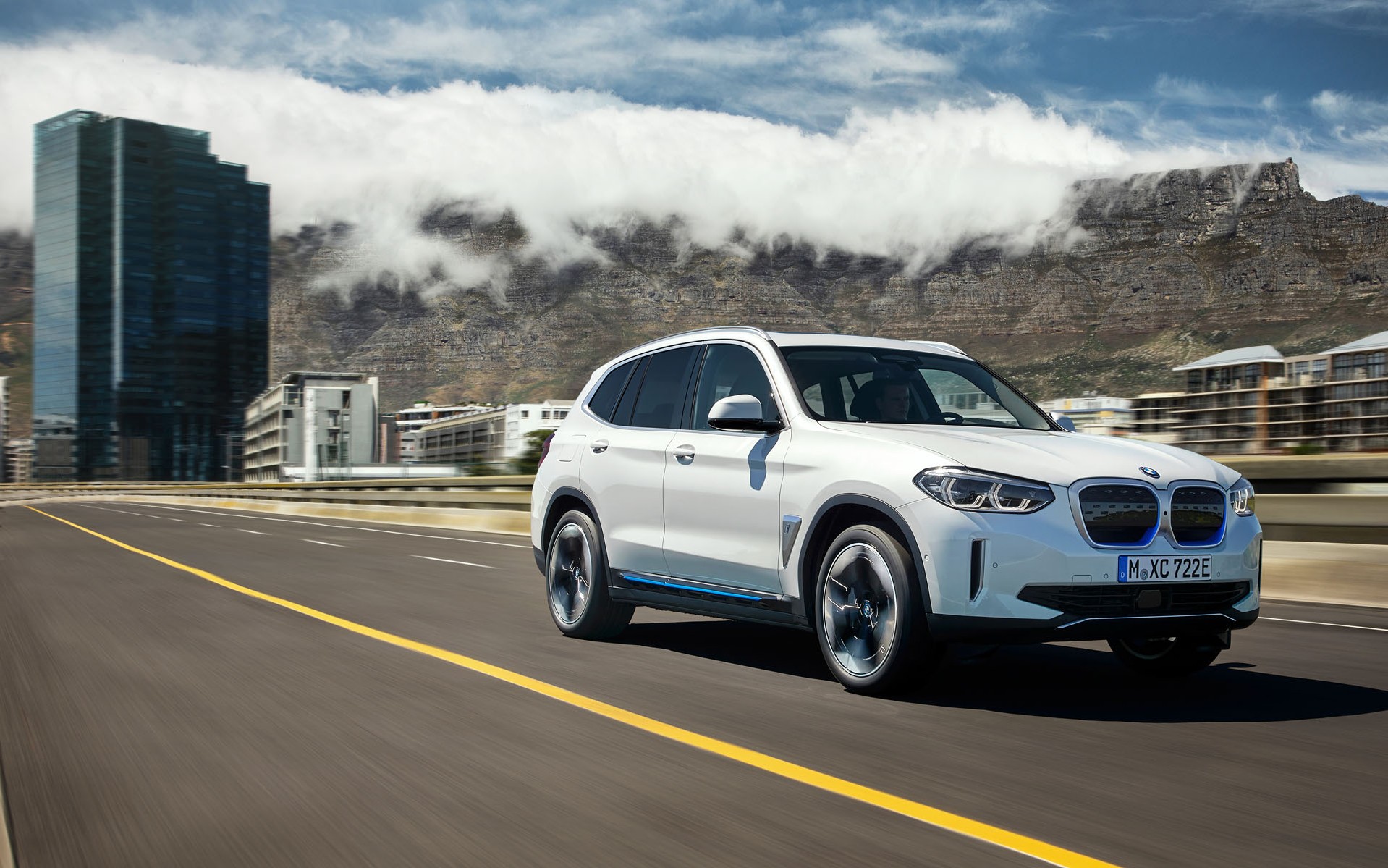 Το ηλεκτρικό SUV BMW iX3: Στην Ελλάδα το 2021 (video)