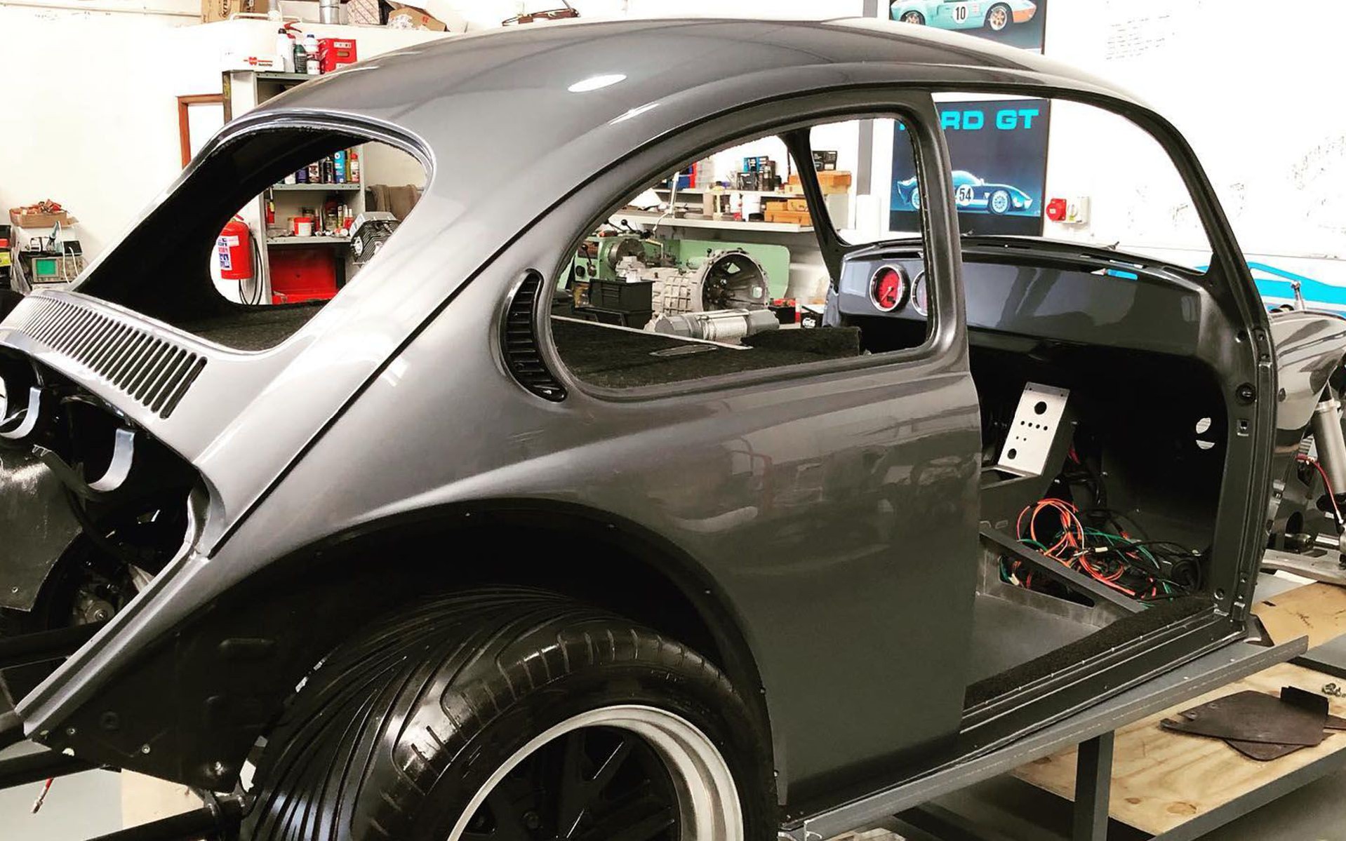 Σκαραβαίος 450 ίππων, γίνεται; Και όμως! (video)