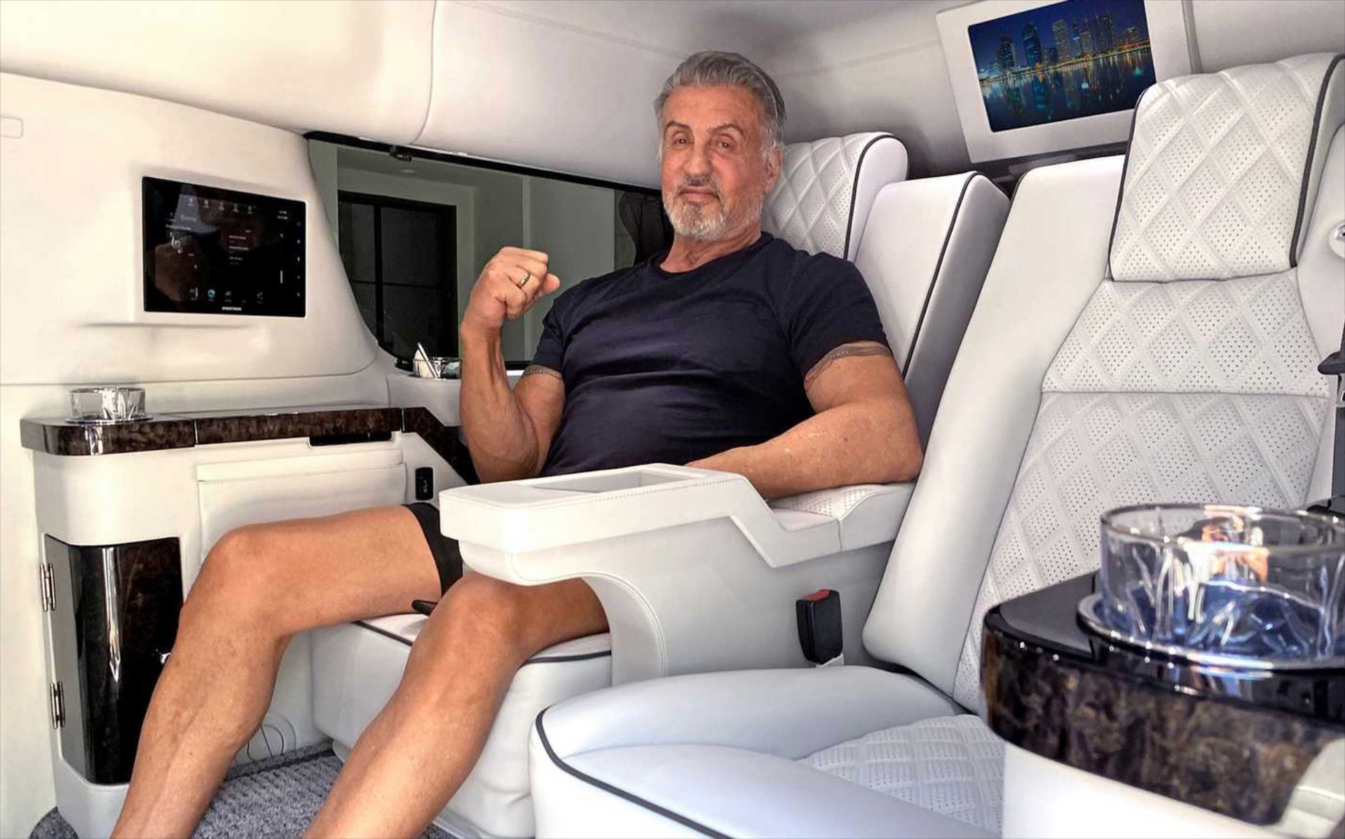 Ένα από τα πιο υπερπολυτελή οχήματα στον κόσμο είναι του Stallone και πωλείται! (video)