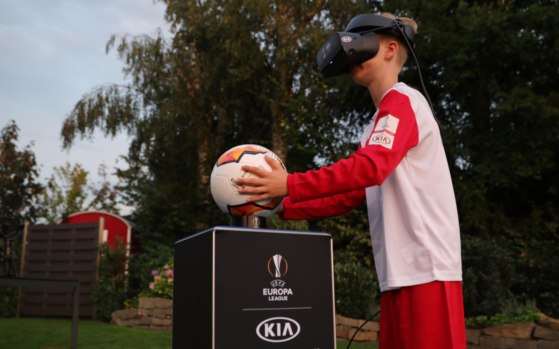 Τελικός Europa League: Η Kia χάρισε μια εμπειρία ζωής σε παιδάκι που πάσχει από Άσπεργκερ!