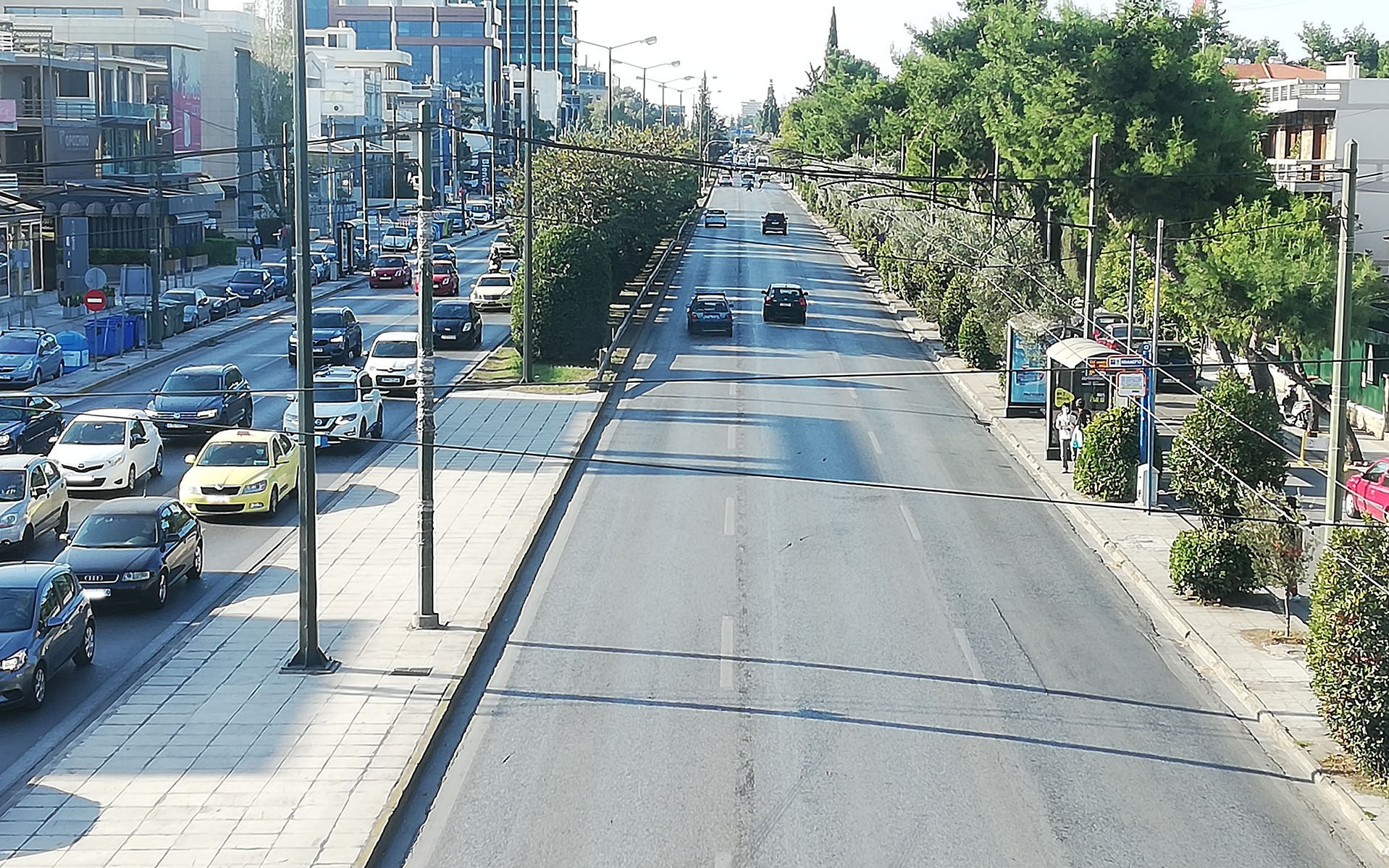 Αθήνα: Πόσο έρημη ήταν την πρώτη εργάσιμη με lockdown (Φωτογραφίες)