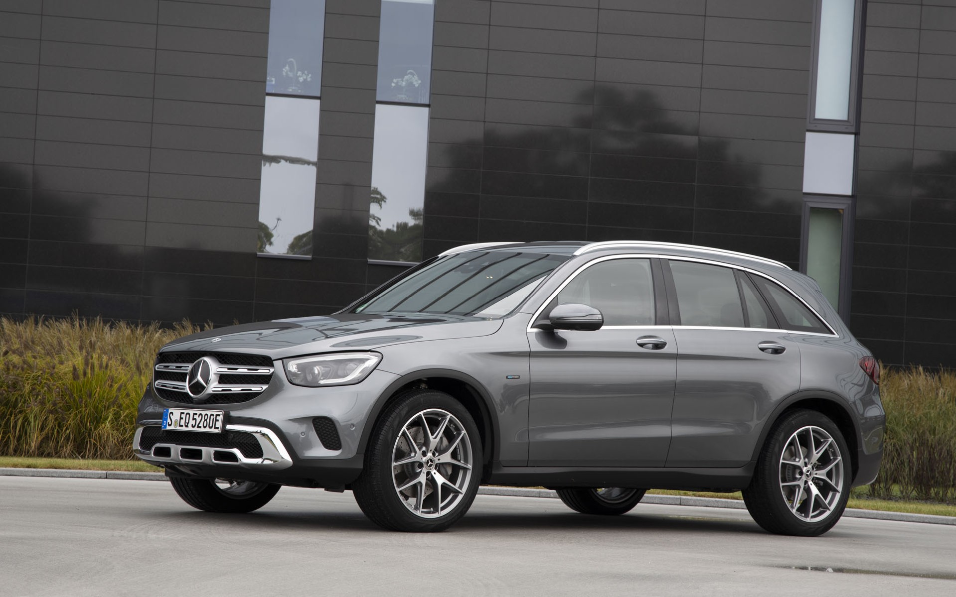 Έφθασε η υβριδική Mercedes-Benz GLC (τιμή)