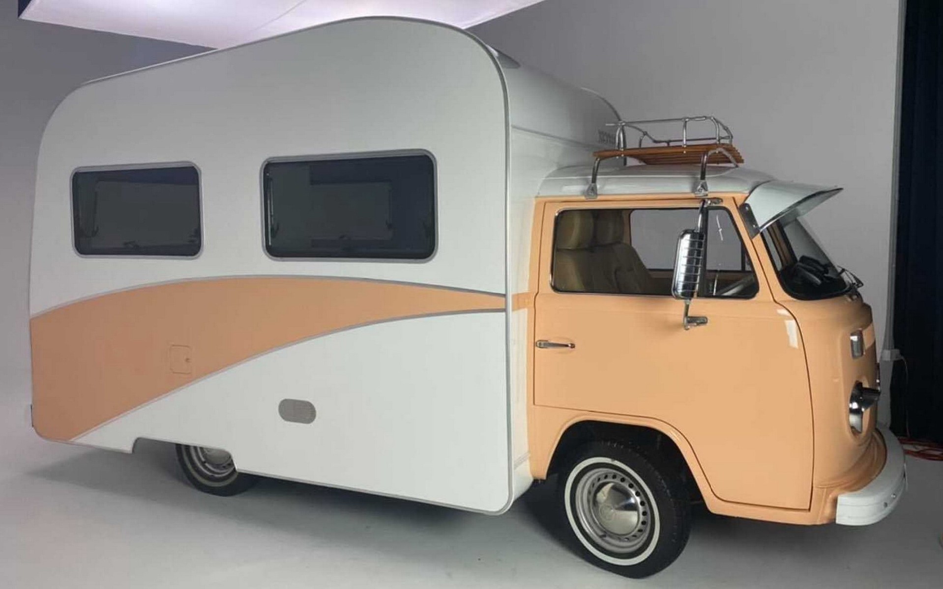 Vintage τροχόσπιτο Volkswagen - Vintage μέχρι να δεις το εσωτερικό του! [Video]