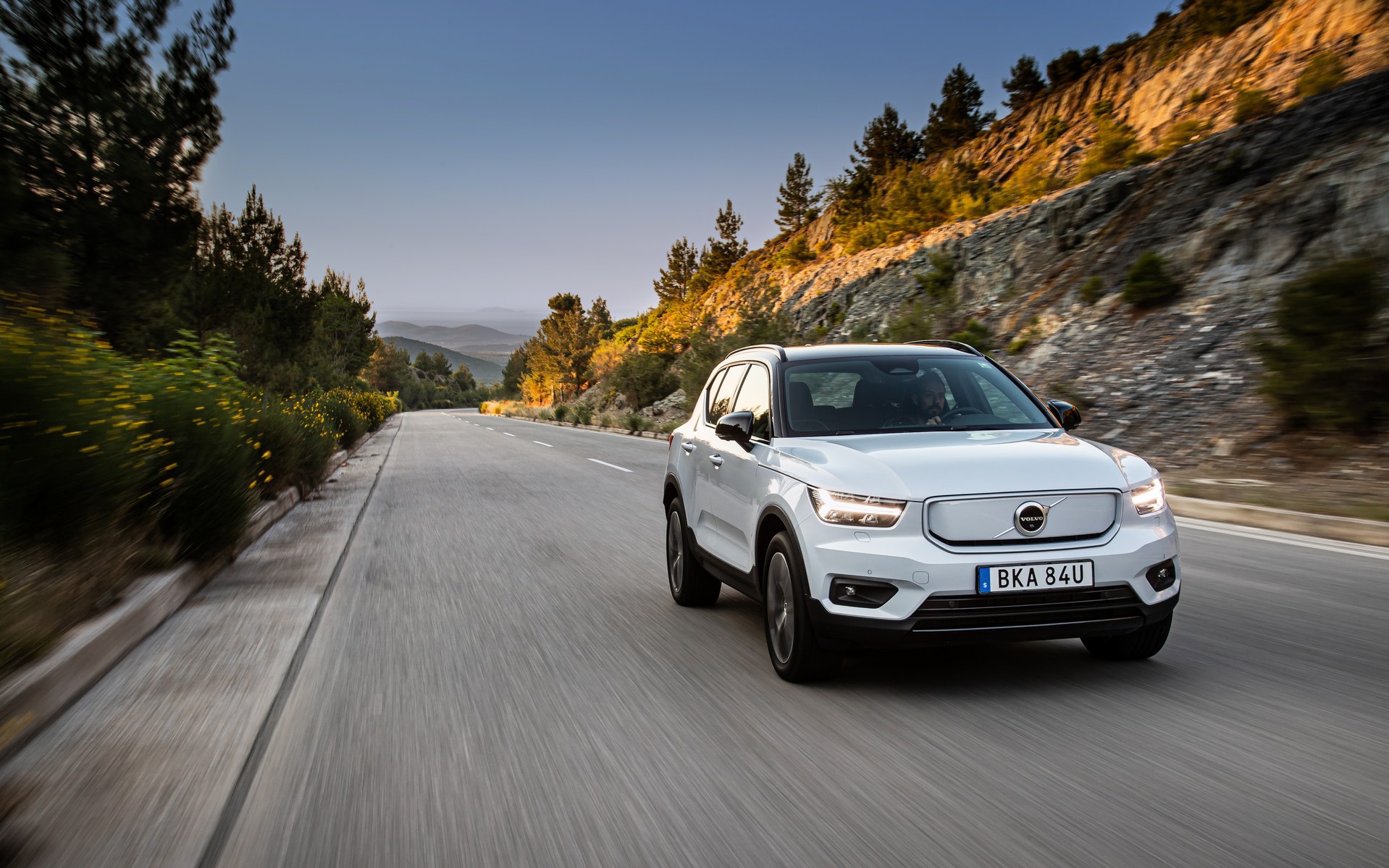 Δοκιμή Volvo XC40 P8 Recharge: Ηλεκτρικός πύραυλος 408 ίππων! 