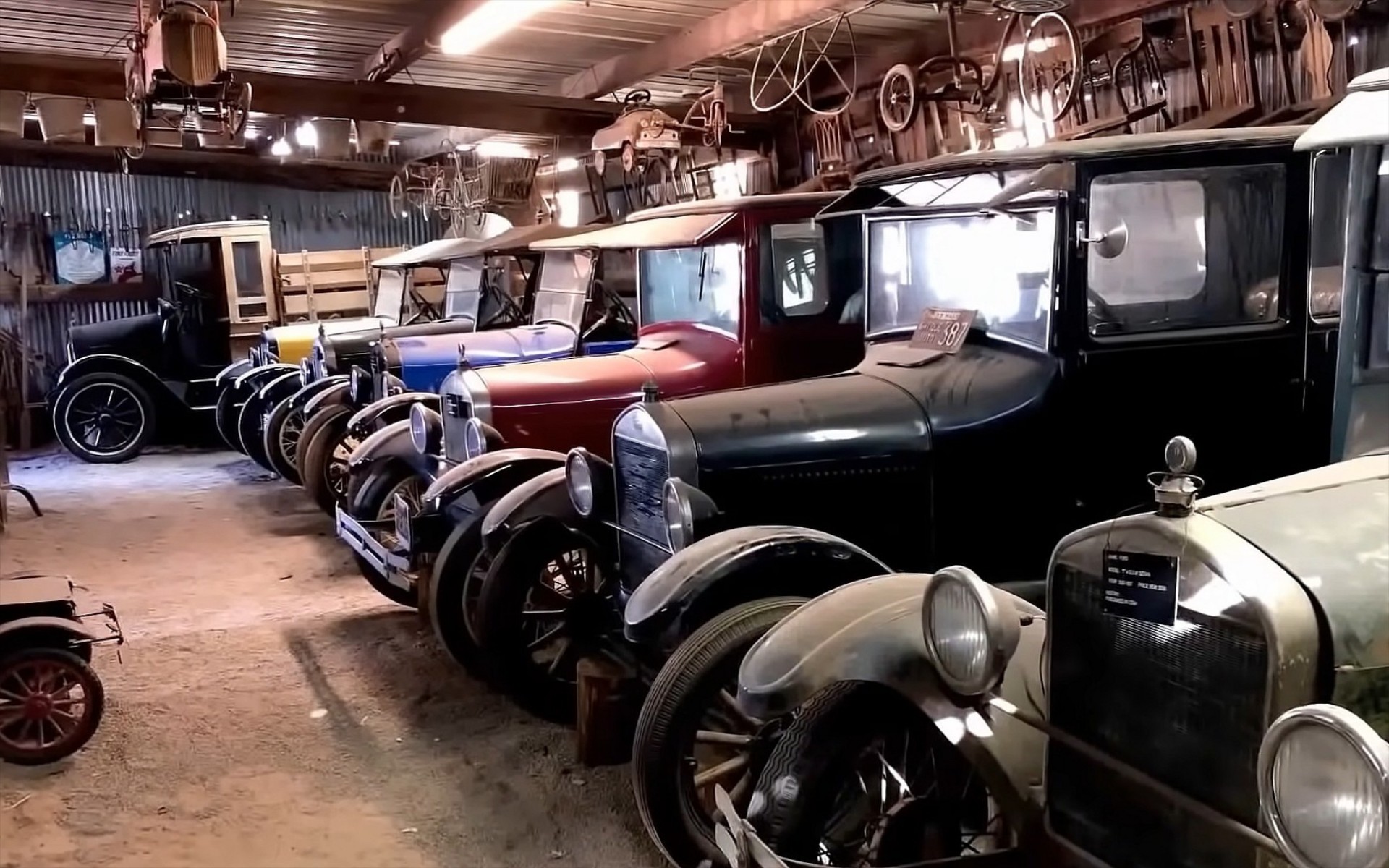 Ανακαλύφθηκαν σε αχυρώνα 50 σπάνια μοντέλα της Ford!