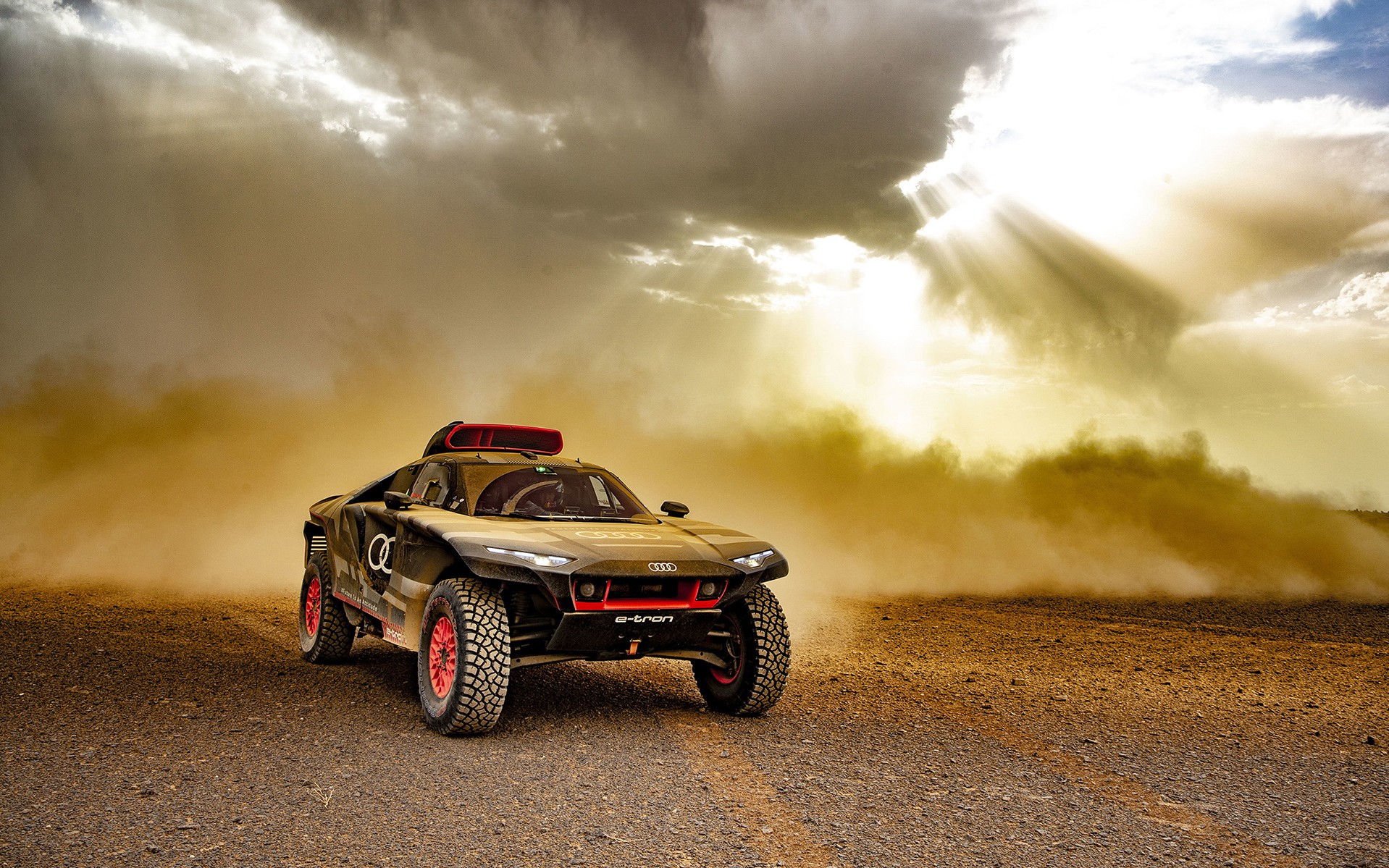Εξαντλητικές οι δοκιμές του Audi RS Q e-tron στο Μαρόκο, με τις υψηλές θερμοκρασίες και τις αμμοθύελλες να πρωταγωνιστούν