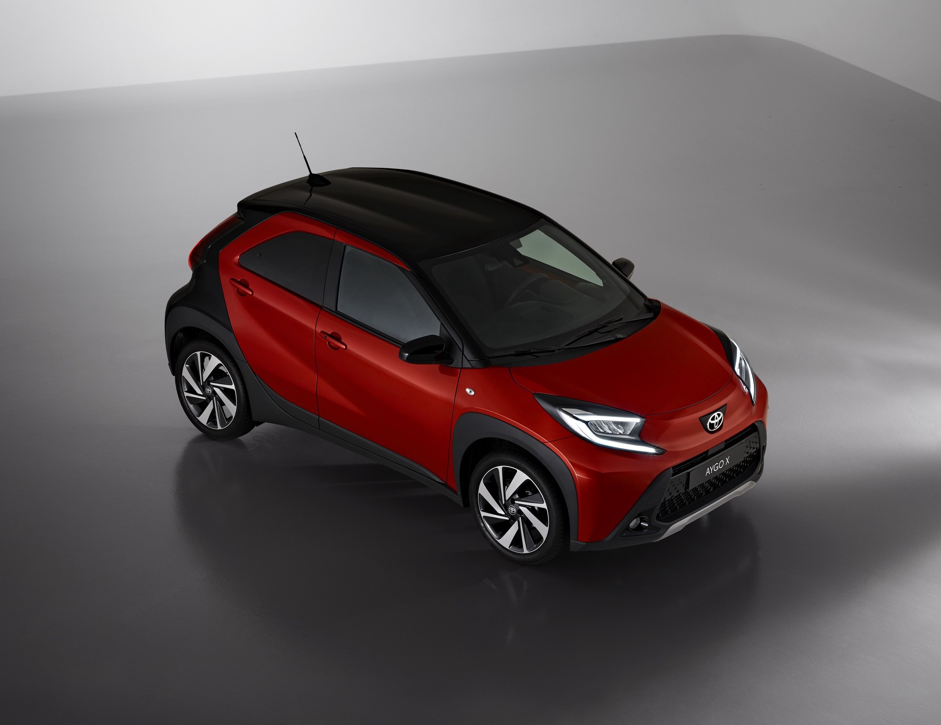 Το νέο Toyota Aygo είναι ένα mini crossover 