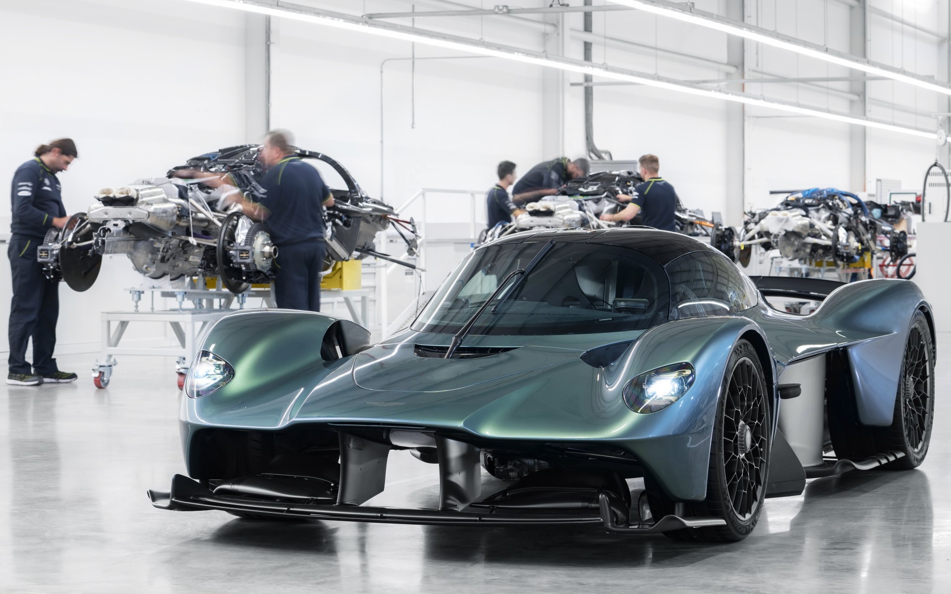 Το αυτοκίνητο της Aston Martin που θυμίζει F1 είναι έτοιμο 