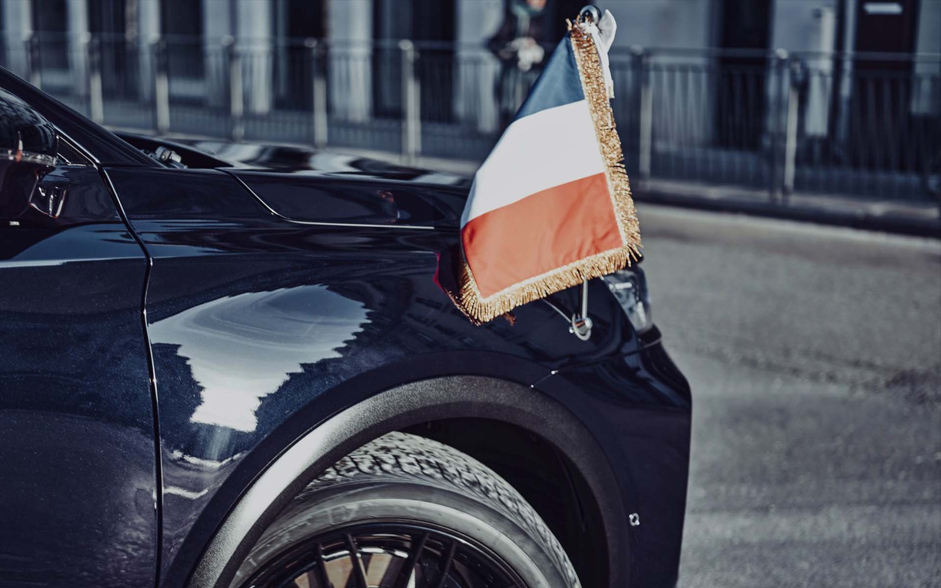 Αυτό είναι το νέο αυτοκίνητο του Emmanuel Macron!