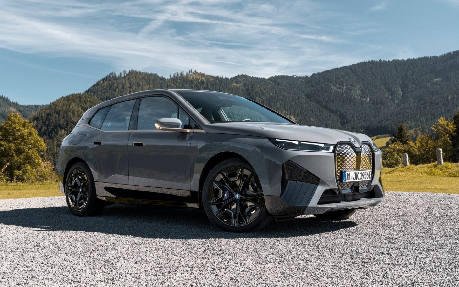 BMW iX M60: Ο ηλεκτρικός πύραυλος που κοντράρει τη Μ5