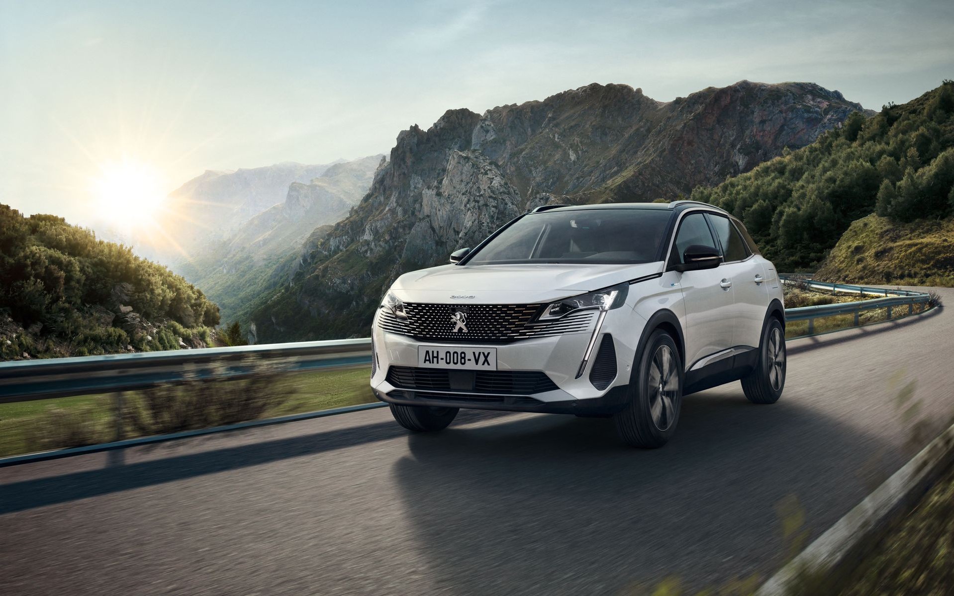 Δοκιμή Peugeot 3008 Hybrid4 e-EAT8 300 PS: Straight flush! 