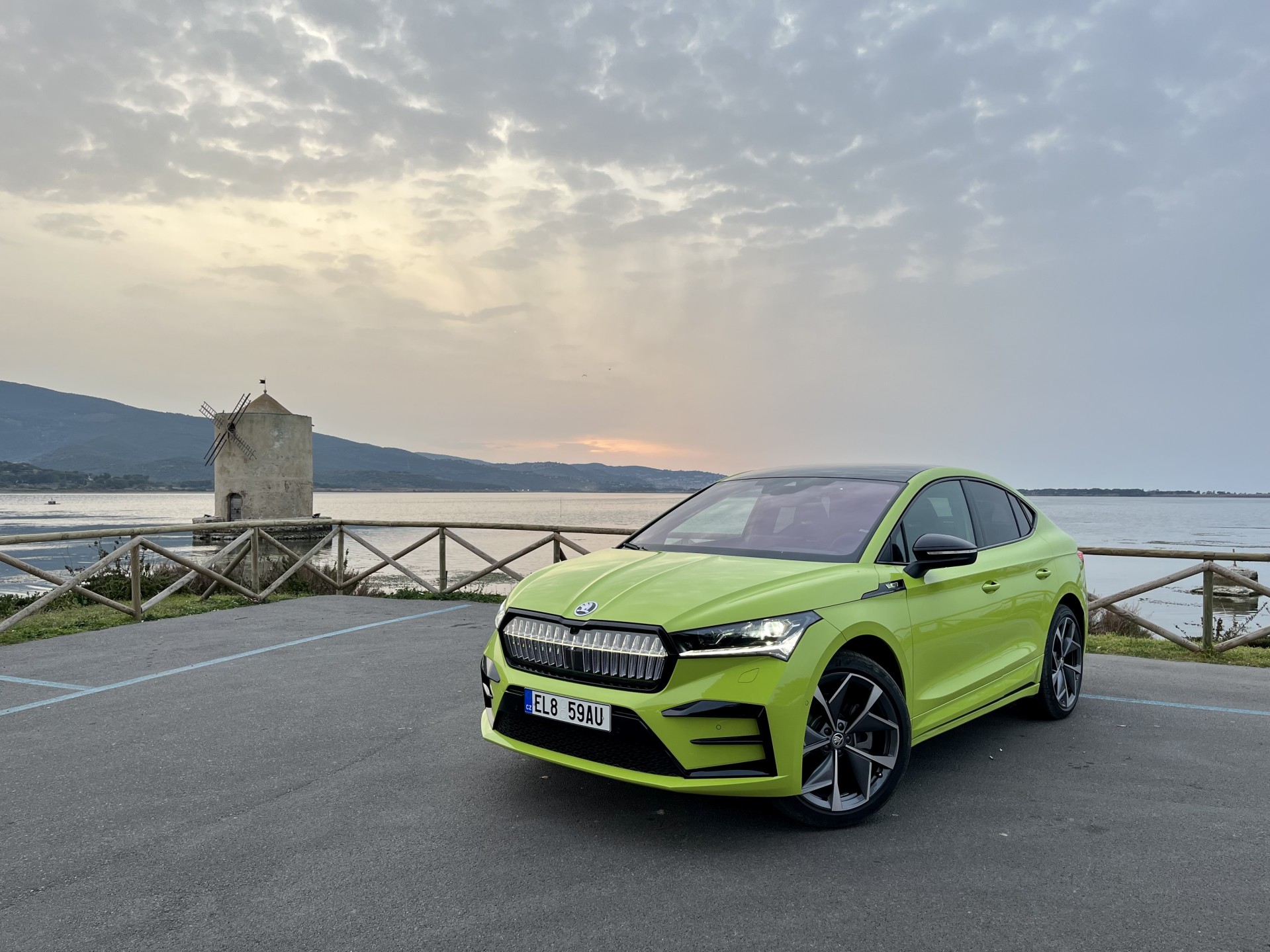 Οδηγούμε το νέο Skoda Enyaq Coupe vRS iV στην Ιταλία - Coupe Done Right