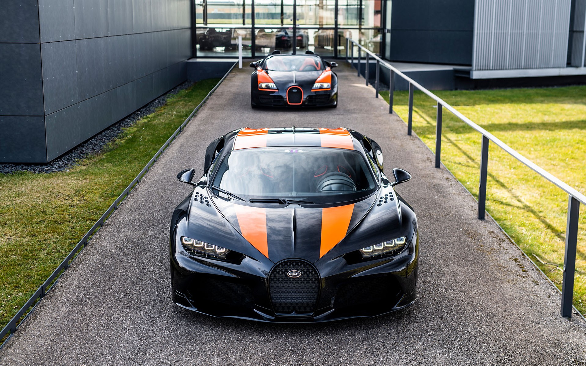 Κι όμως, κάποιος αγόρασε 8 Bugatti! 