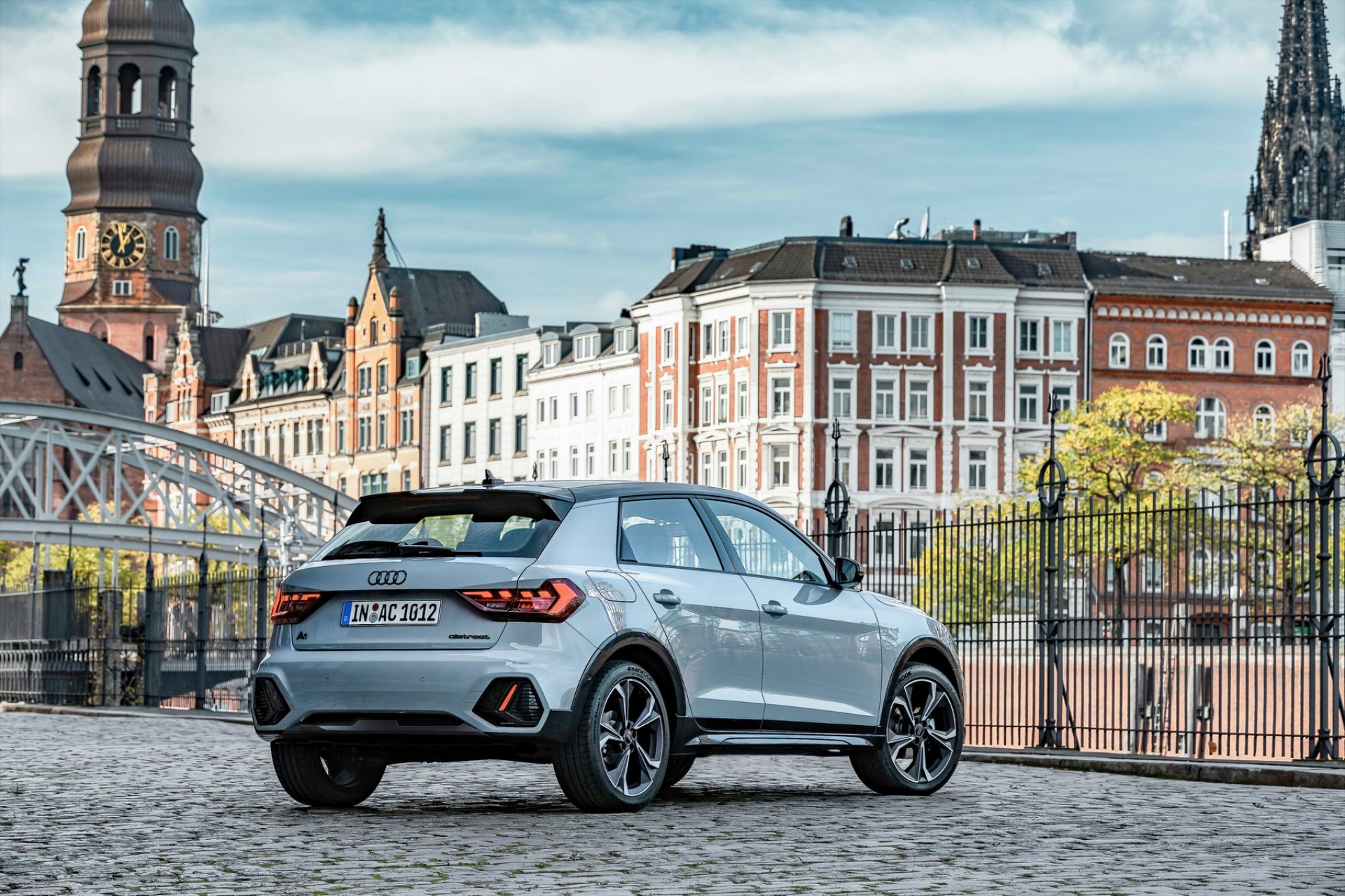 <br />
<b>Notice</b>:  Undefined property: stdClass::$title in <b>/home/www3gocar/public_html/templates/t2024/ice_c/9a1326b63621589c2d0ae49576f7df8a09573c42_0.file.box.featured.tpl.php</b> on line <b>89</b><br />
