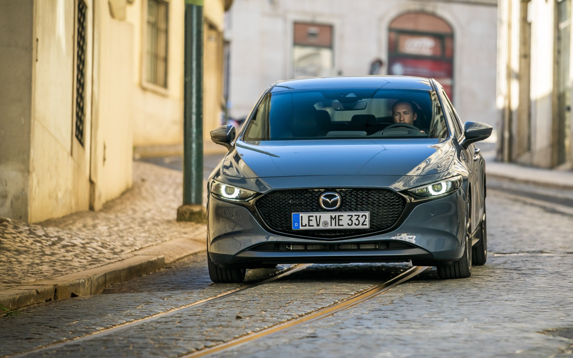 Δοκιμή Mazda 3 2.0 e-Skyactiv G 150: Middle ground