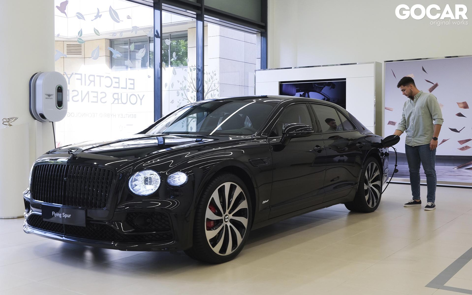 Γνωρίζοντας τις μεθυστικές Bentley Flying Spur PHEV και Benteyga PHEV από κοντά