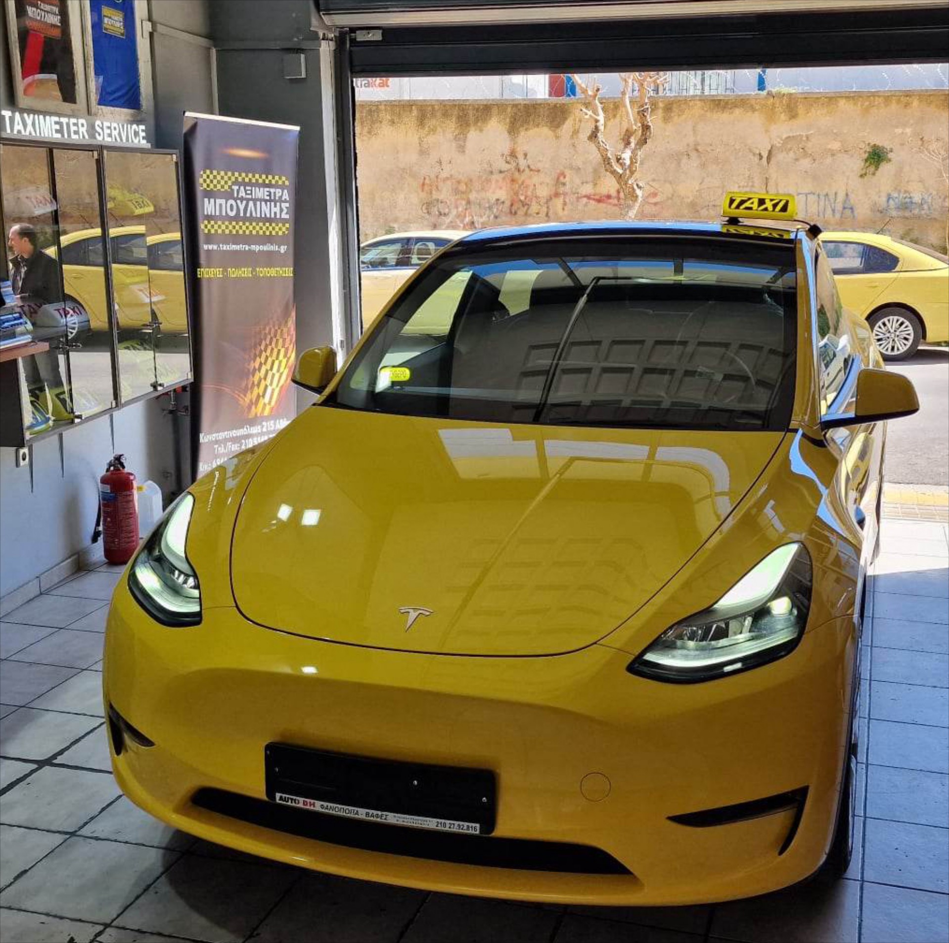 Αυτό είναι το πρώτο ταξί Tesla στην Ελλάδα [video]