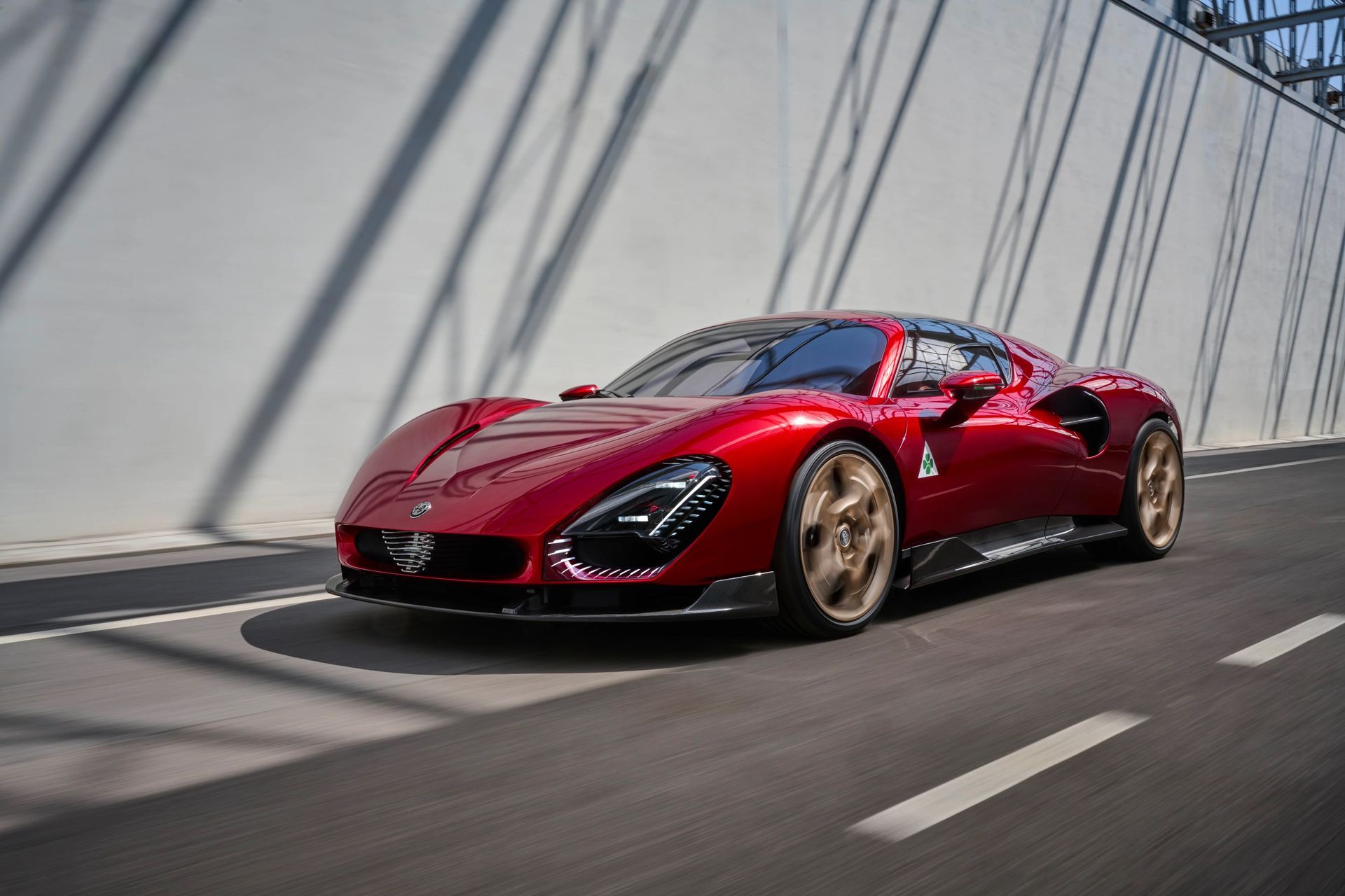 Νέα Alfa Romeo 33 Stradale: Supercar με V6 ή με ηλεκτρικό μοτέρ 750 ίππων