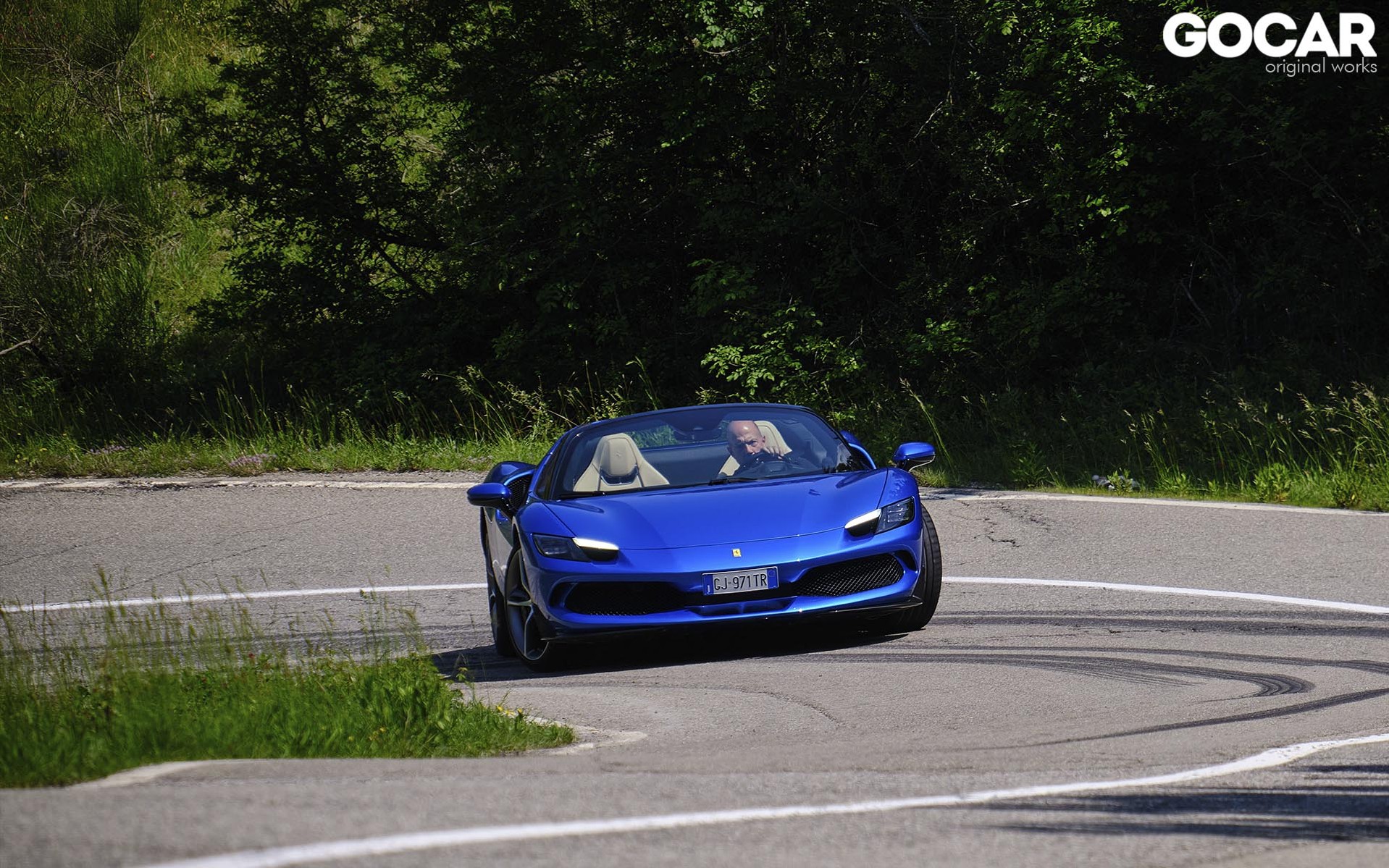 Οδηγούμε Ferrari 296 GTS: Βαριές κουβέντες