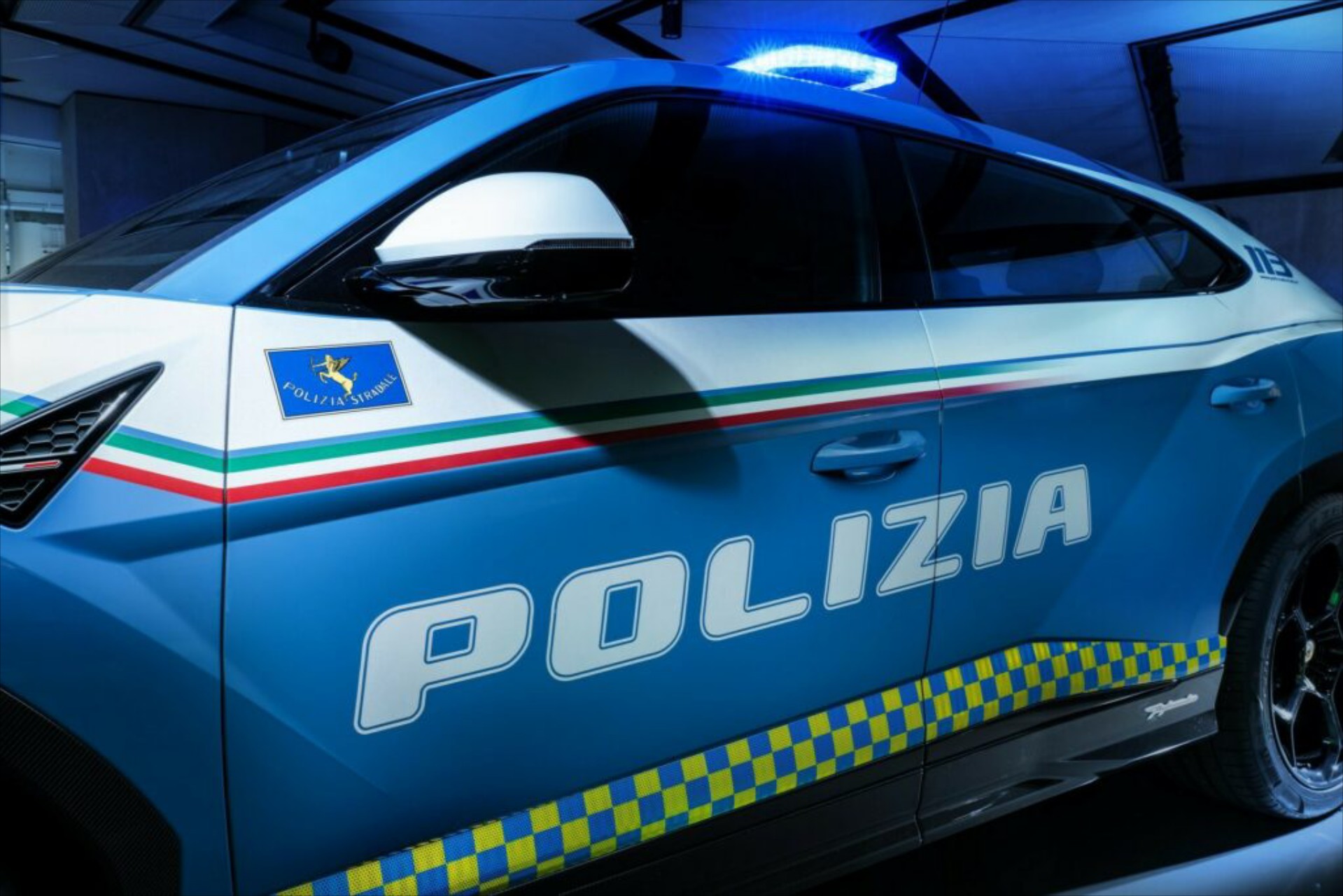 Αστυνομία: Το απίθανο περιπολικό των 666 ίππων - Κοστίζει πάνω από 400.000 € [Video]