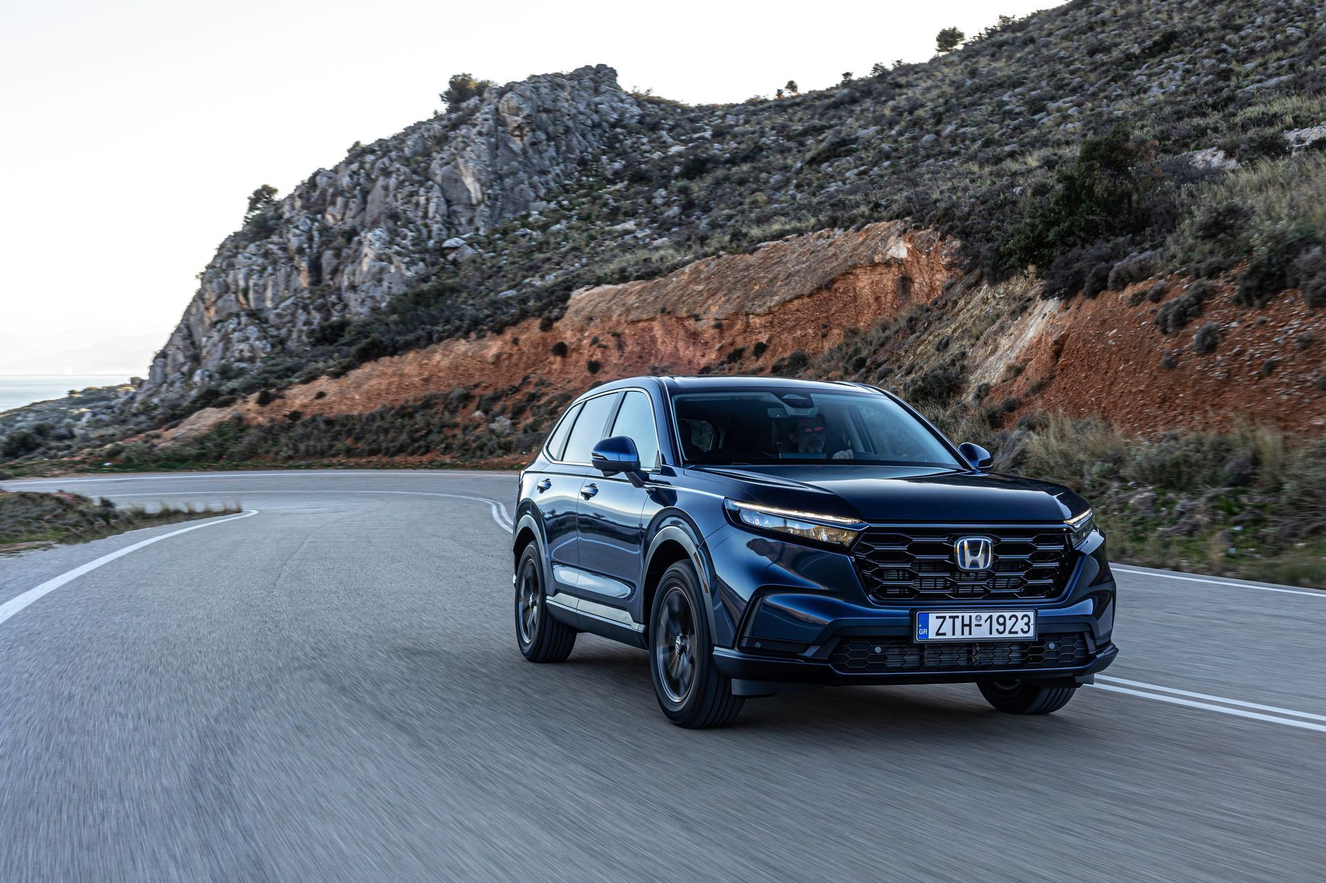 Δοκιμή Honda CR-V e:HEV 2.0 184 PS AWD: Μοντέρνα οικογένεια