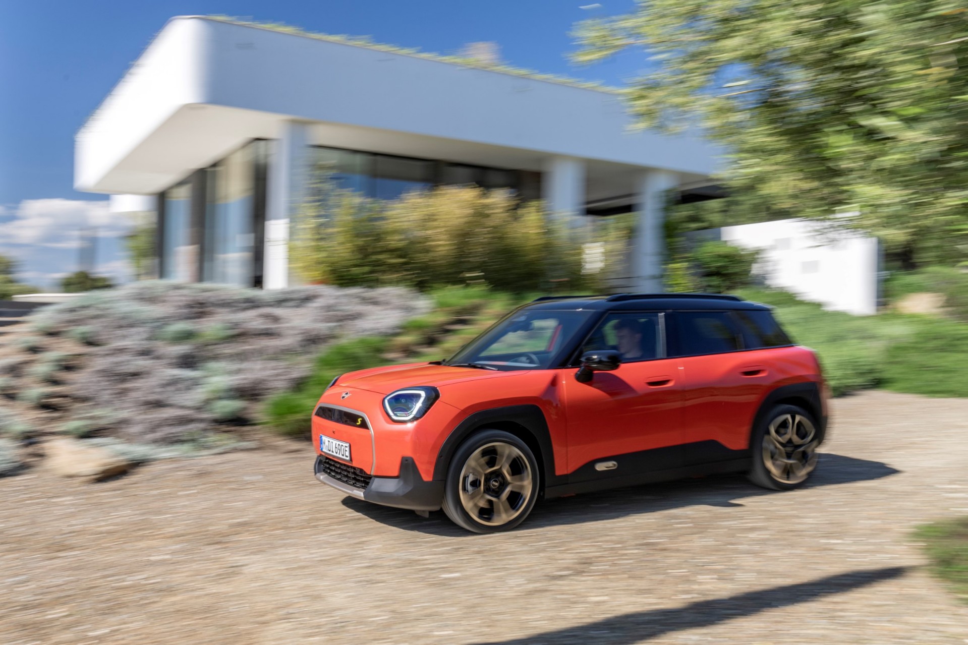 <br />
<b>Notice</b>: Undefined property: stdClass::$title in <b>/home/www3gocar/public_html/templates/t2024/ice_c/9a1326b63621589c2d0ae49576f7df8a09573c42_0.file.box.featured.tpl.php</b> on line <b>89</b><br />