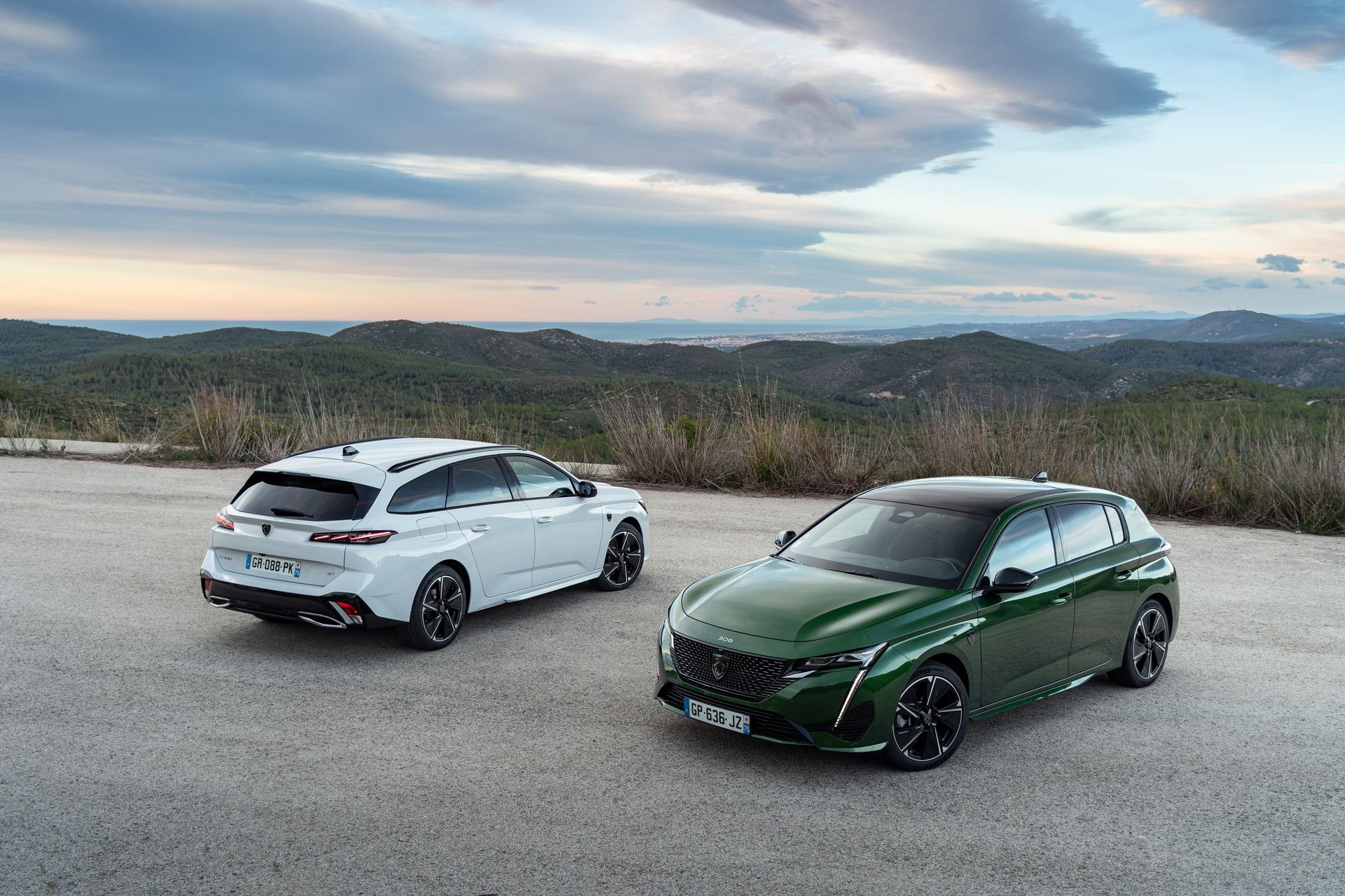 Στην Ελλάδα το υβριδικό Peugeot 308 που καίει 4,7 lt/100km – Τιμή